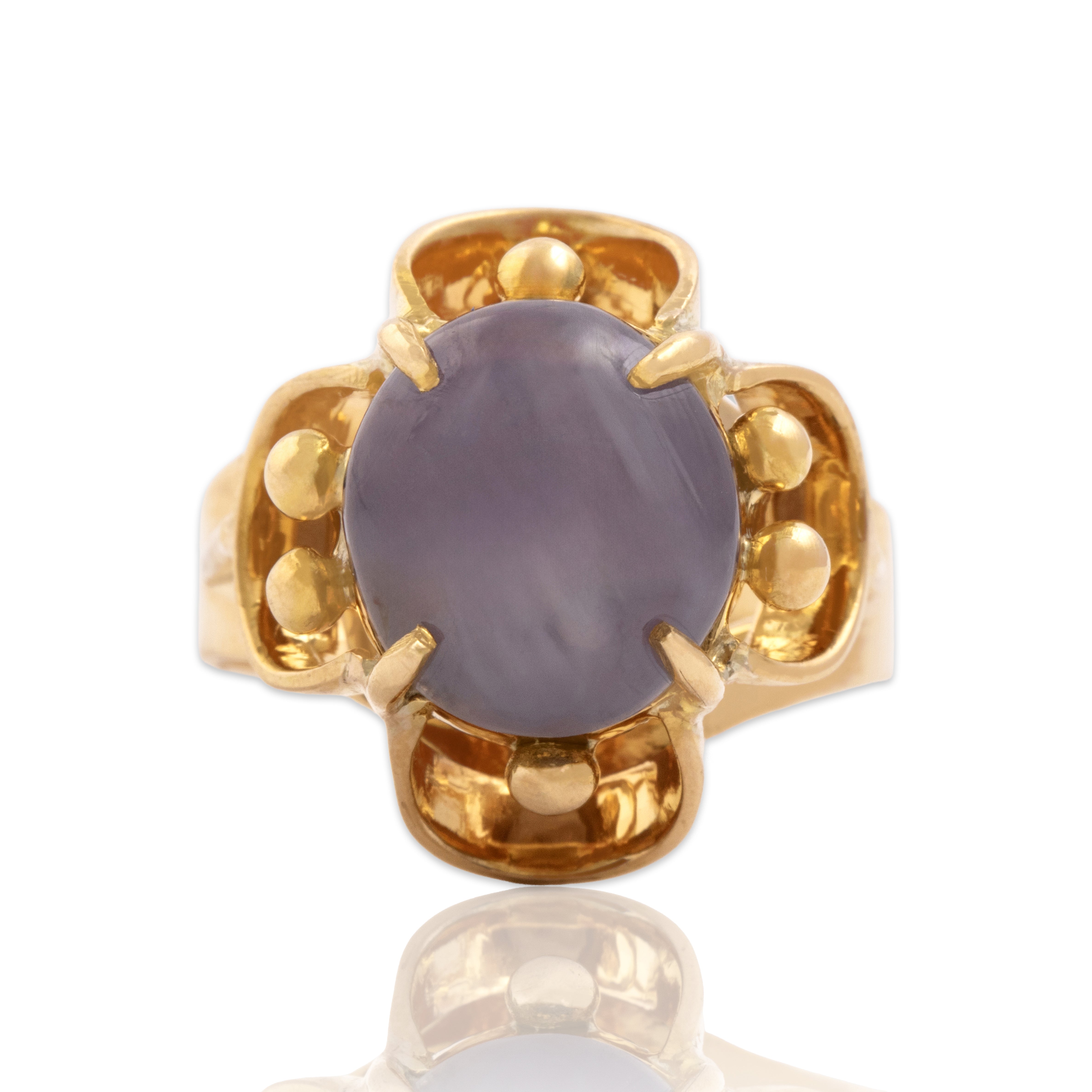 Vintage 18k Yellow Gold 3.4ct Lavender Star Sapphire Mesmerizing Quatrefoil Buttercup Ring - Close-up view