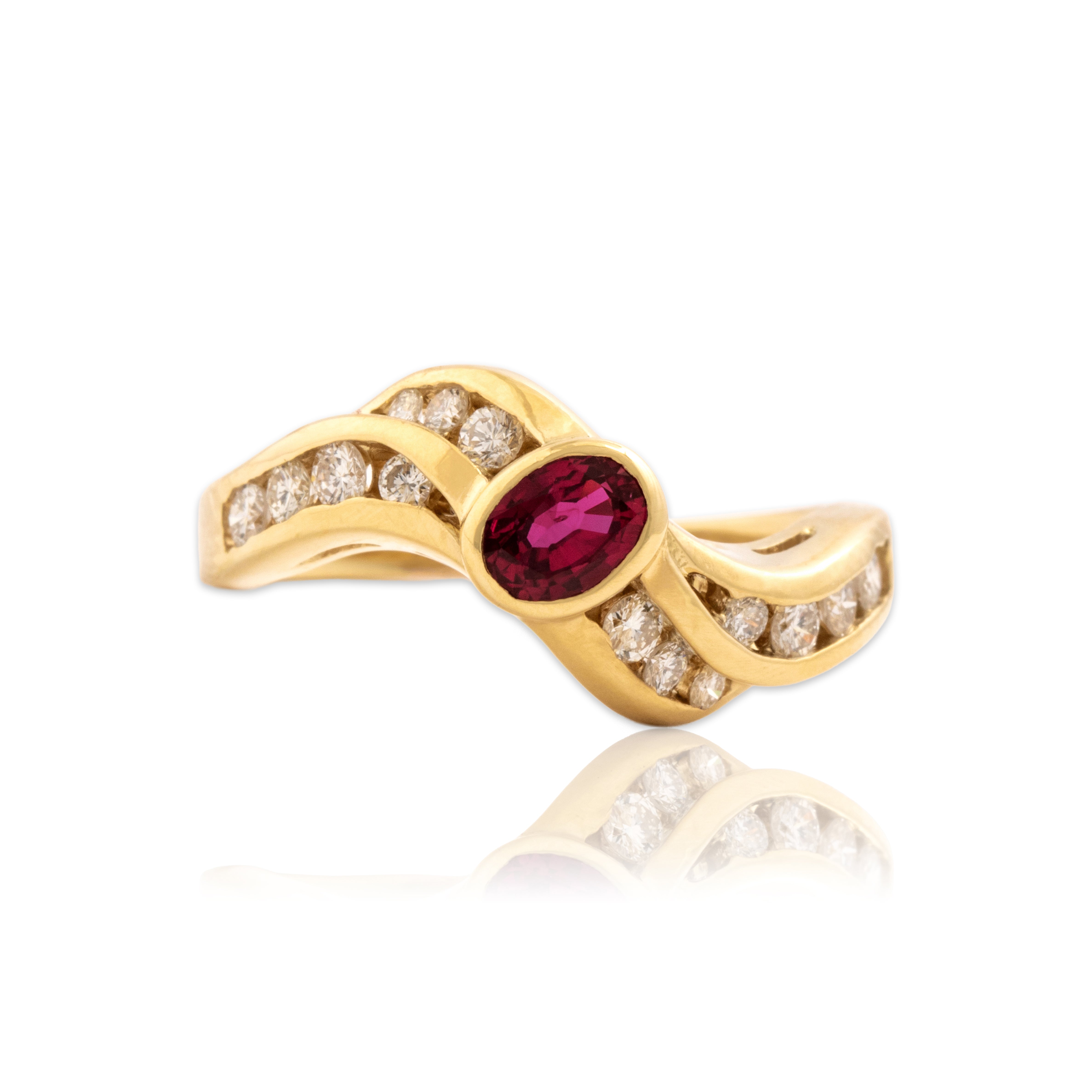 Vintage 18k Yellow Gold Ruby Diamond Wavy Sparkling Channel Ring 6.25