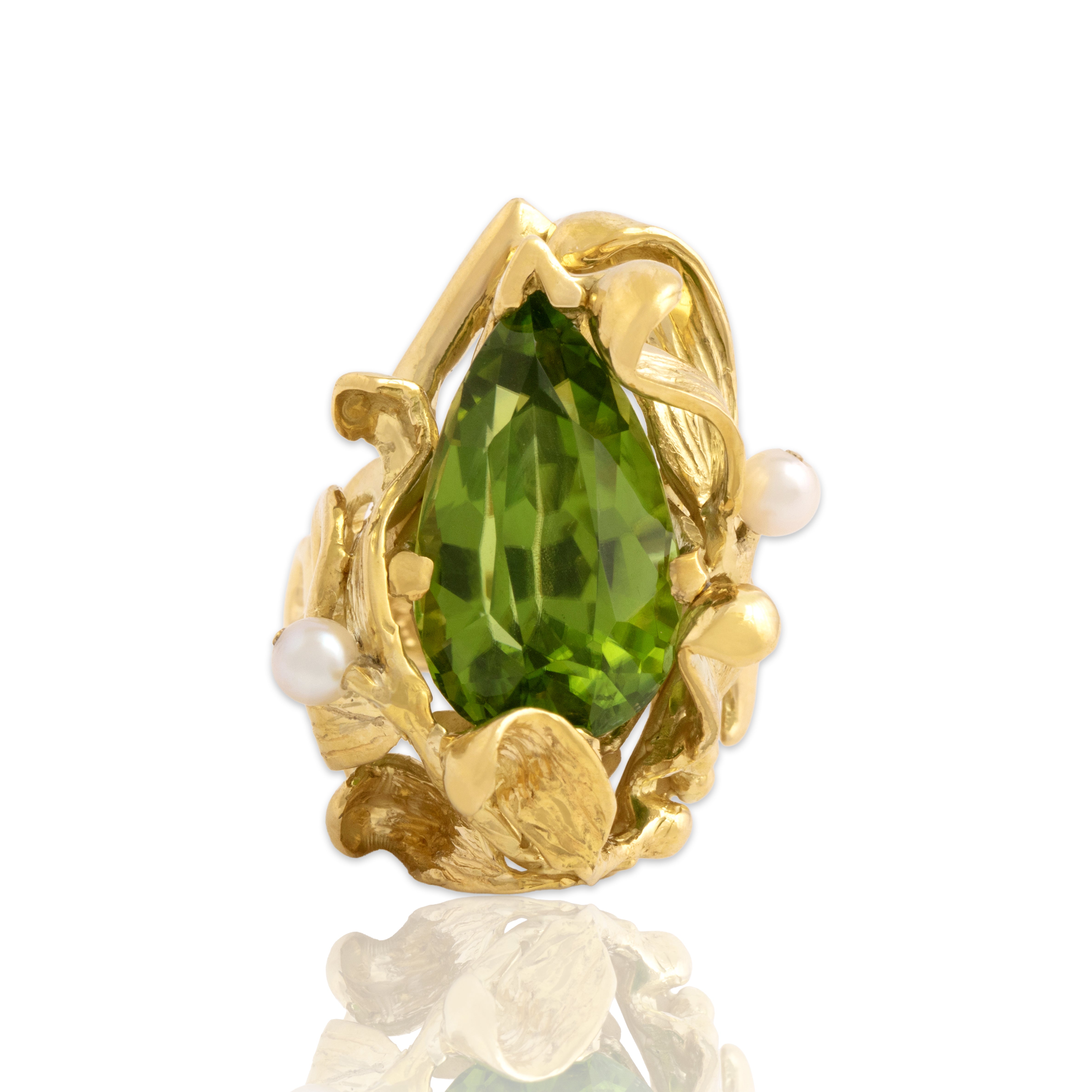 Vintage Heavy 18k Yellow Gold 9.98ct Peridot Pearl Leafy Artistic Sculptural Statement Ring - Close-up view