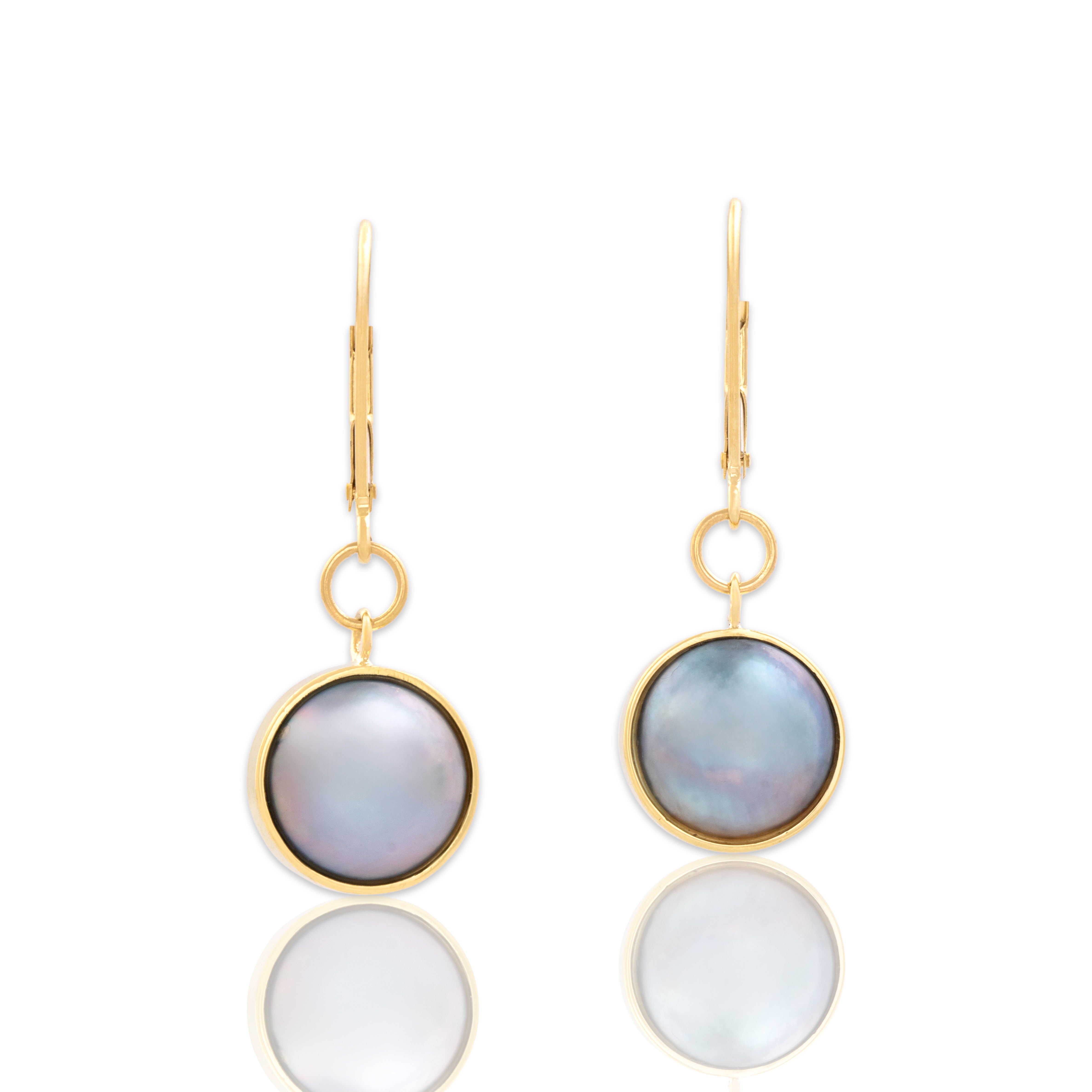 Vintage 18k Yellow Gold Gray Mabé Pearl Elegant Lustrous Dangle Earrings - Close-up view