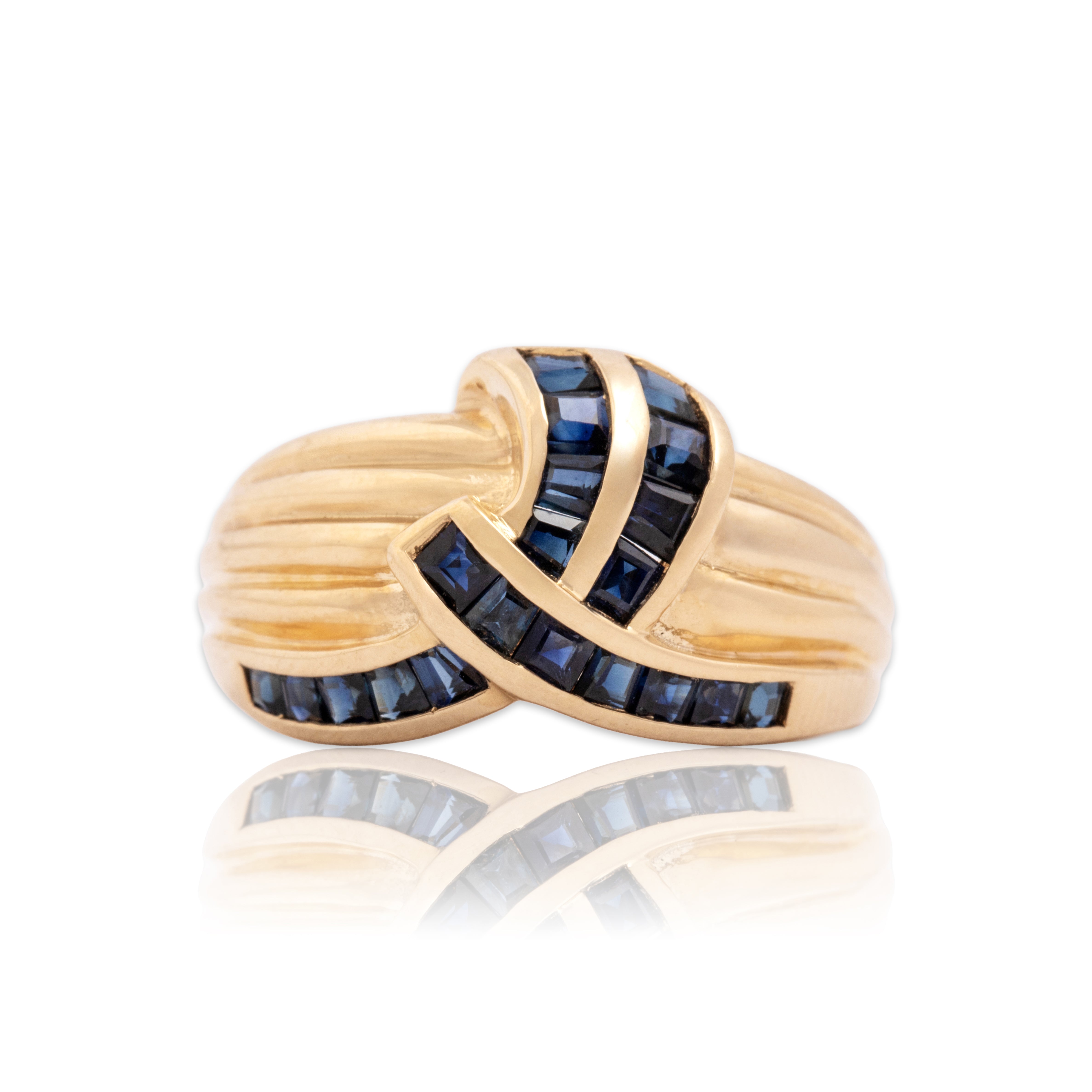 Vintage 14k Yellow Gold .58cttw Blue Sapphire Ribbed Ribbon Ring - Close-up view