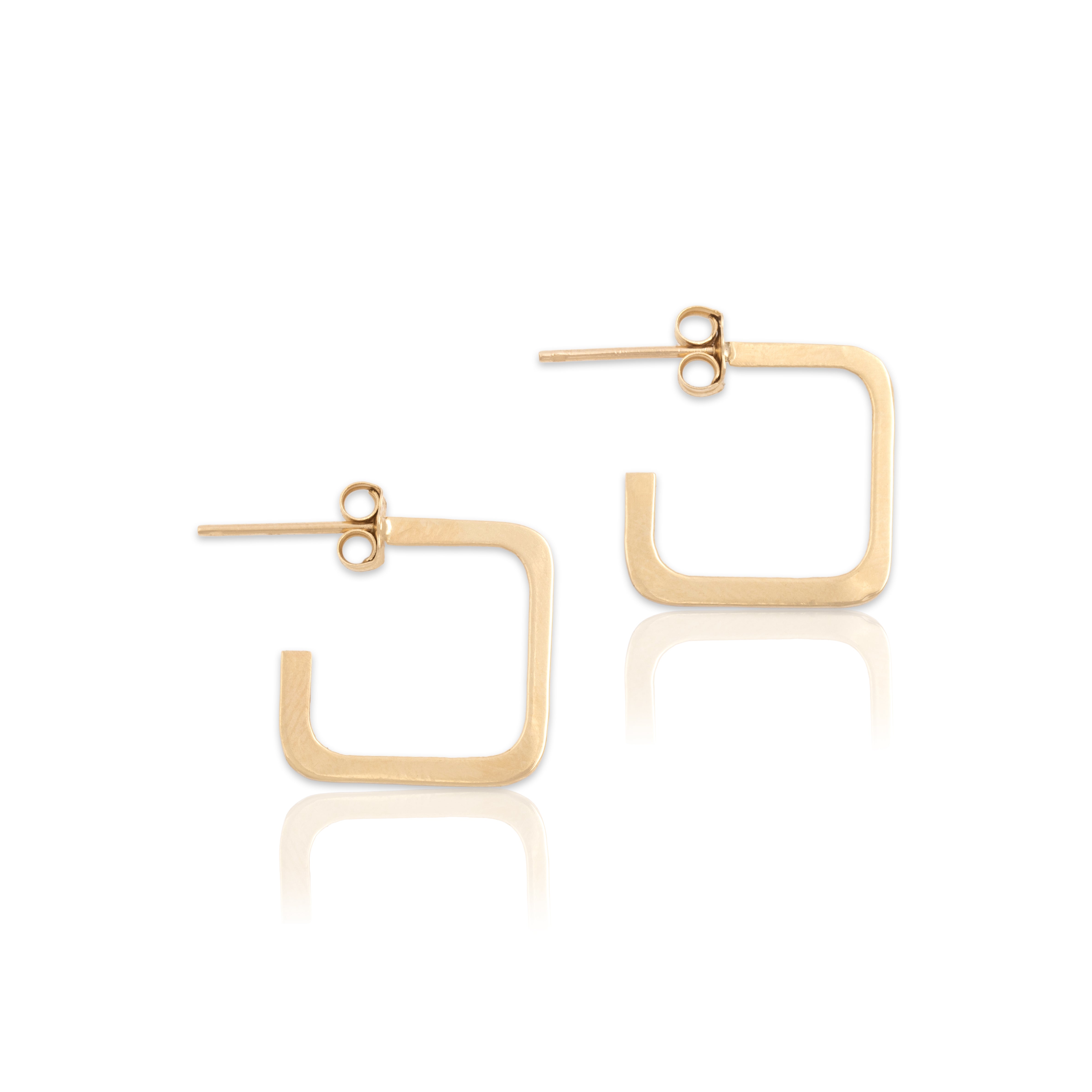 Vintage Lightweight 14k Yellow Gold Sleek Square Stud Hoop Earrings - Close-up view