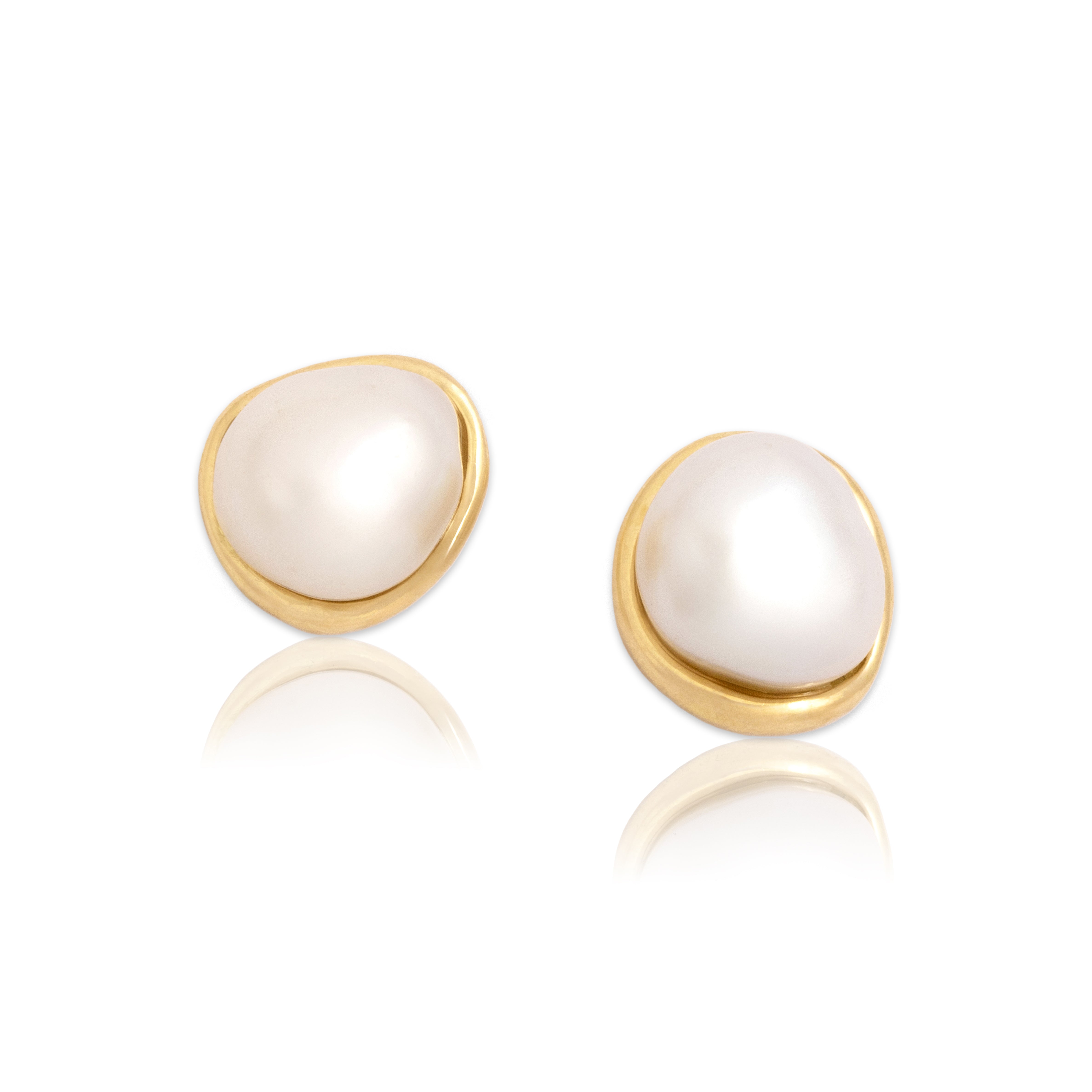 Vintage 18k & 14k Yellow Gold Baroque Pearl Sophisticated Freeform Stud Earrings - Close-up view
