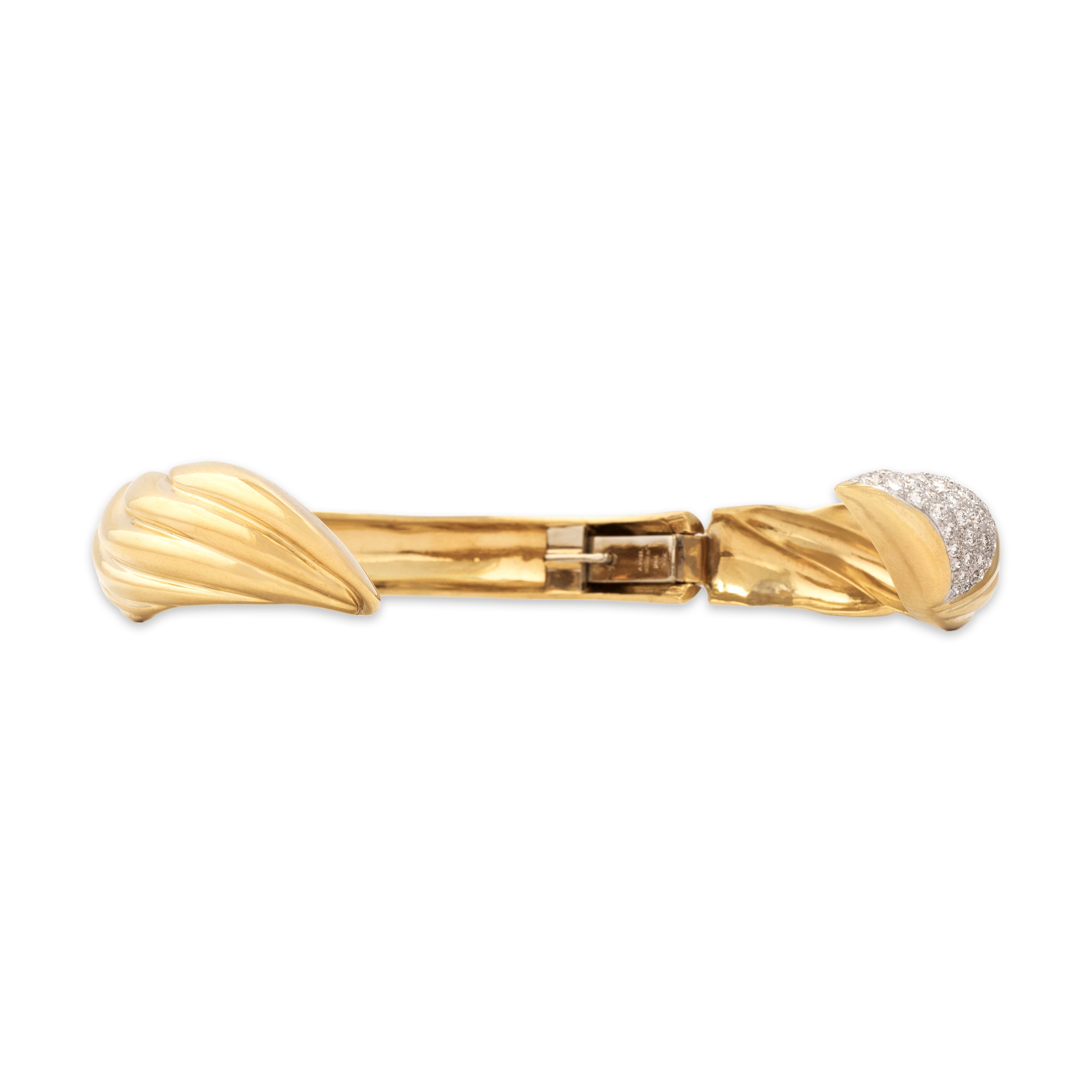 Vintage Italian 18k Yellow Gold 1.27cttw Diamond Bangle Bracelet - detail view #3