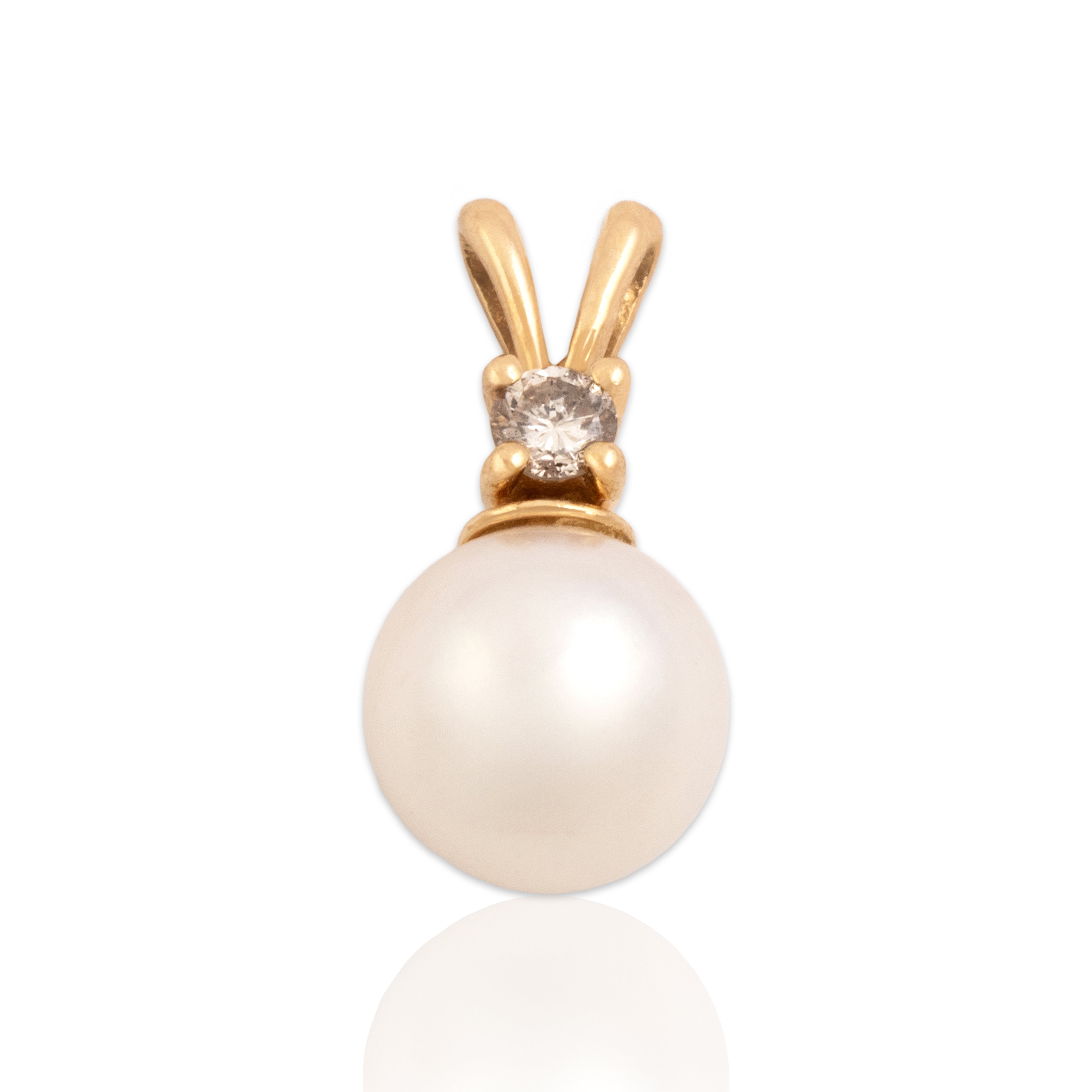 Vintage 14k Yellow Gold Diamond Pearl Lovely Luminous Duo Pendant - Close-up view