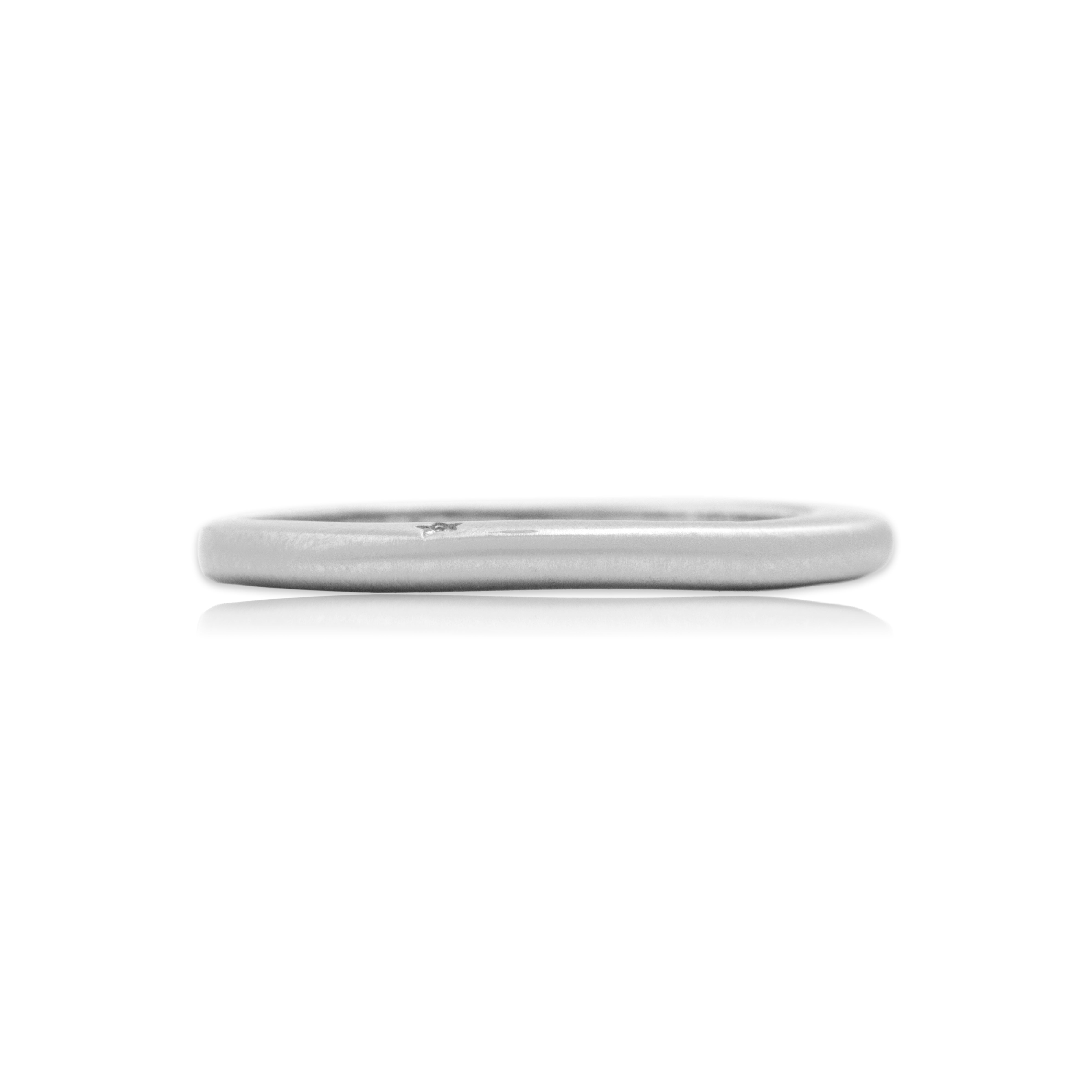 Estate 18k White Gold Brushed Artistic Star Detail Band Ring - Close-up view