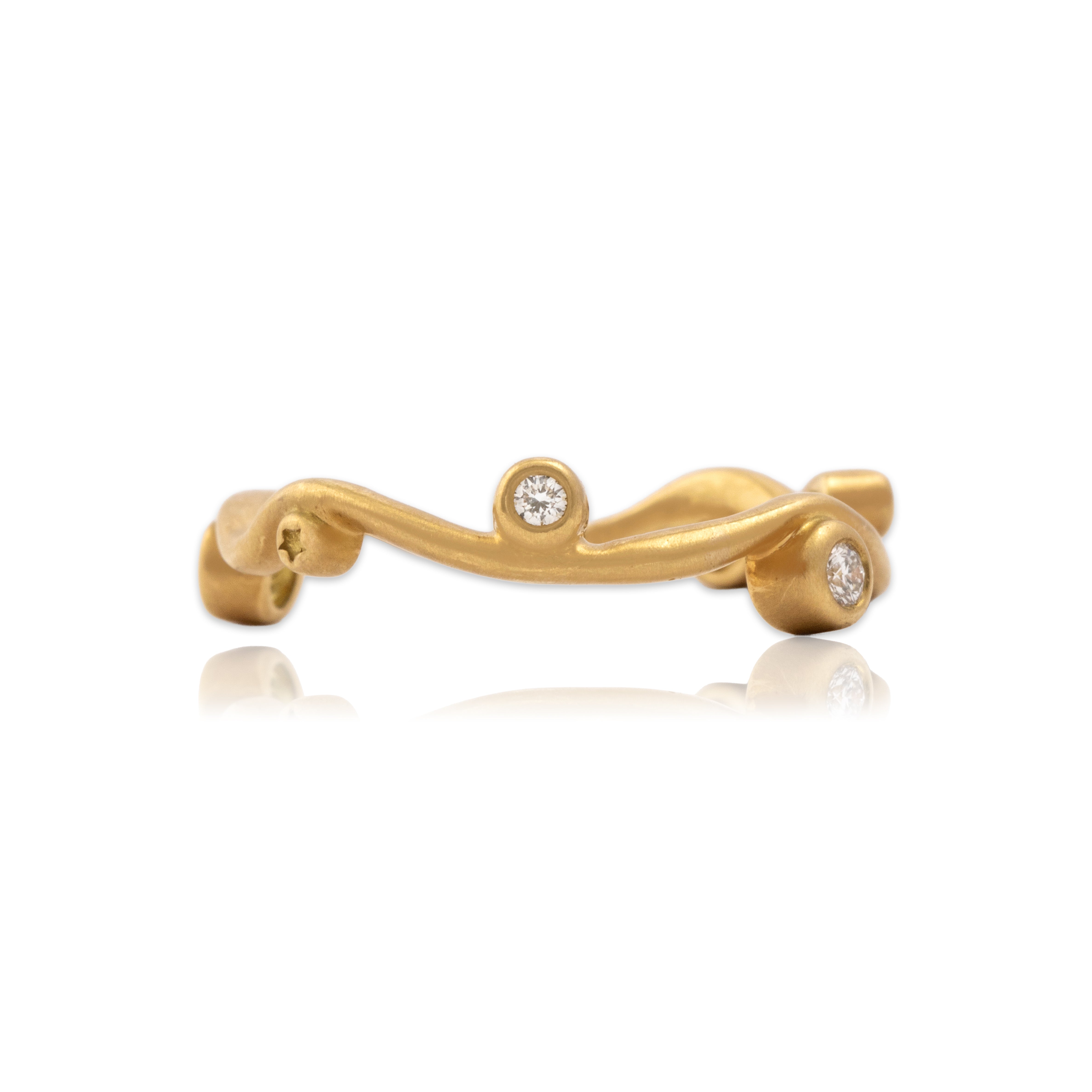 Estate 18k Yellow Gold Diamond Chic Brushed Wavy Bezel-Set Band Ring - Close-up view