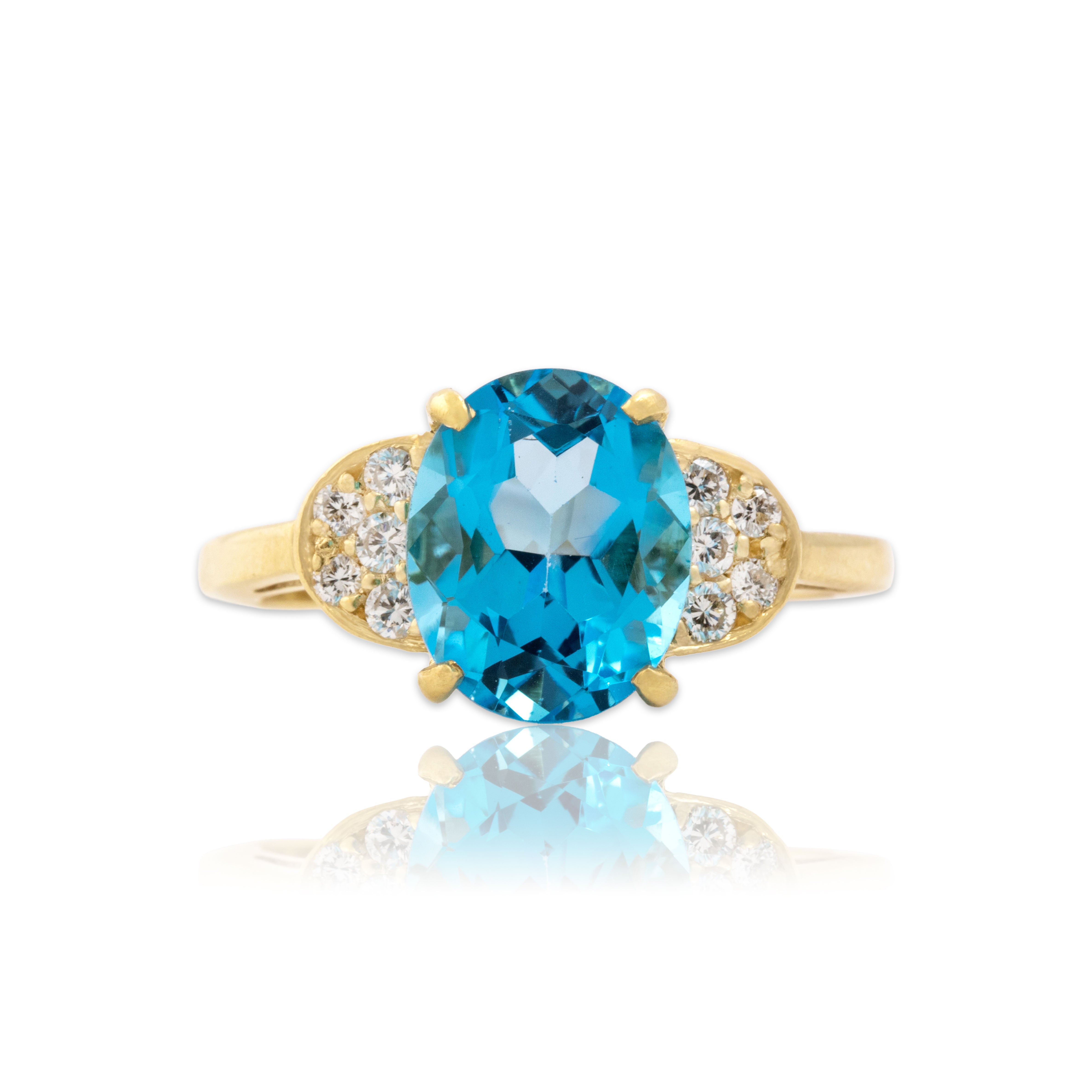 Vintage 18k Yellow Gold 3.1ct Blue Topaz Diamond Bright Adorned Oval Ring - Close-up view