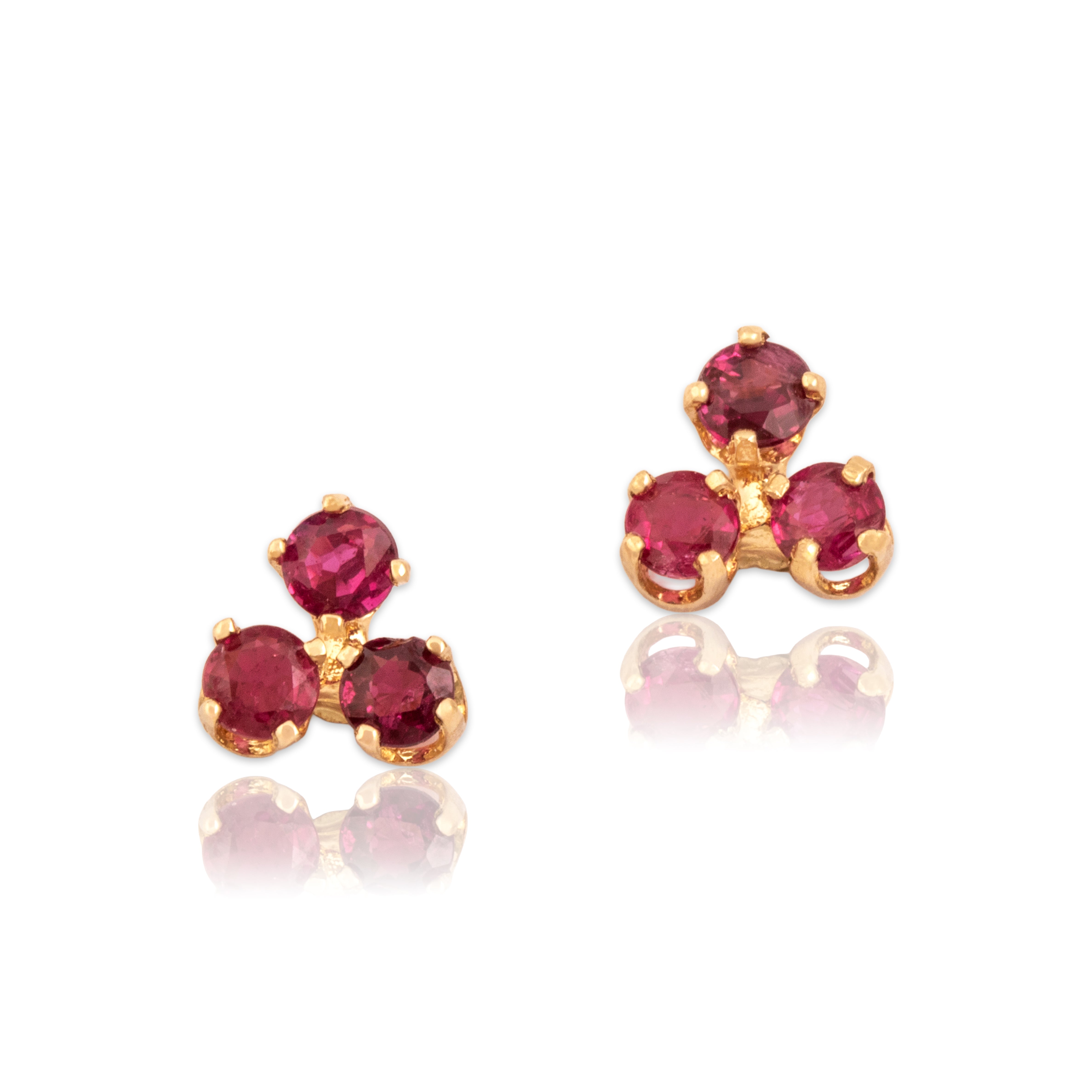 Vintage Small 14k Yellow Gold Ruby Chic Trefoil Stud Earrings - Close-up view