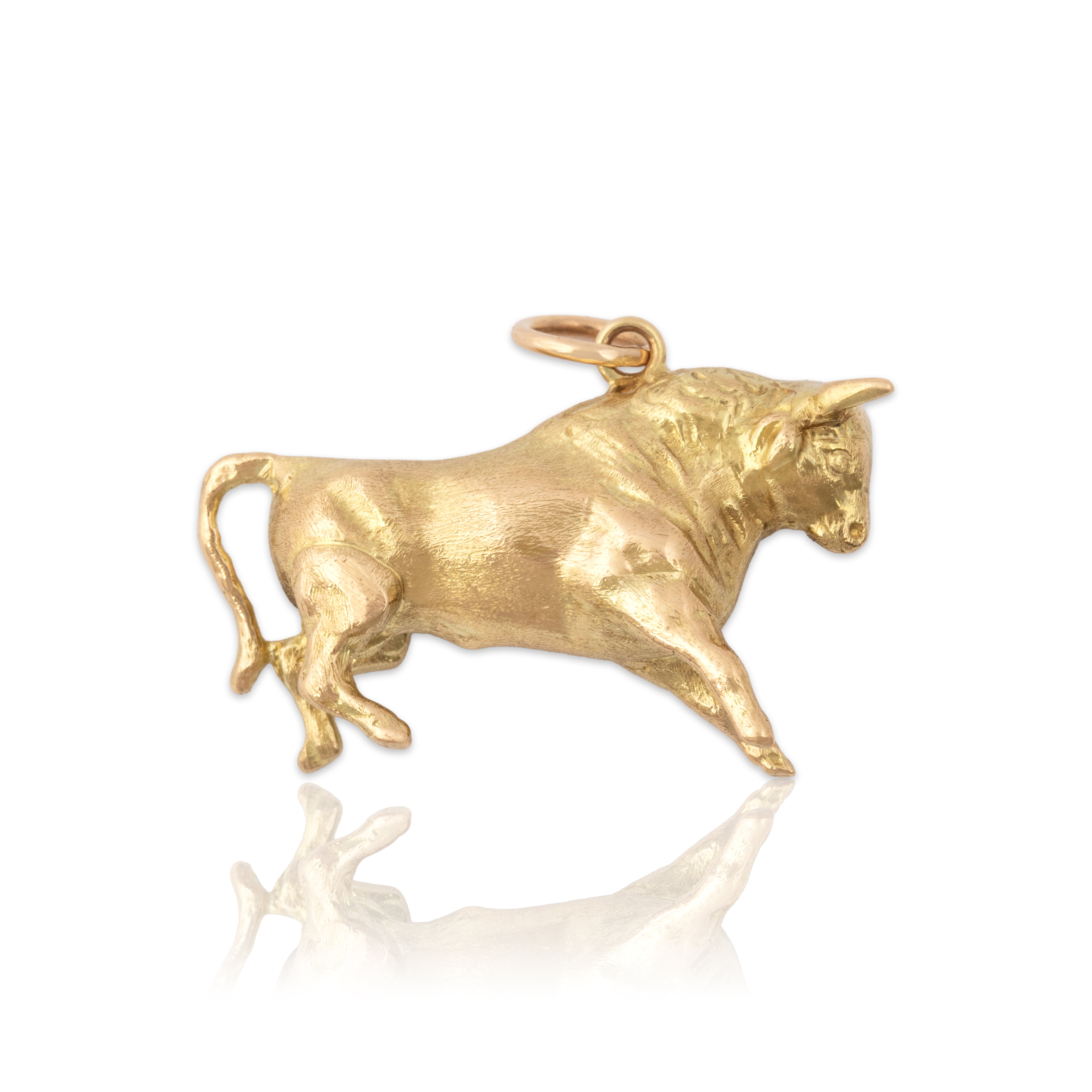 Vintage 18k Yellow Gold Dimensional Charging Bull Charm / Pendant - Close-up view