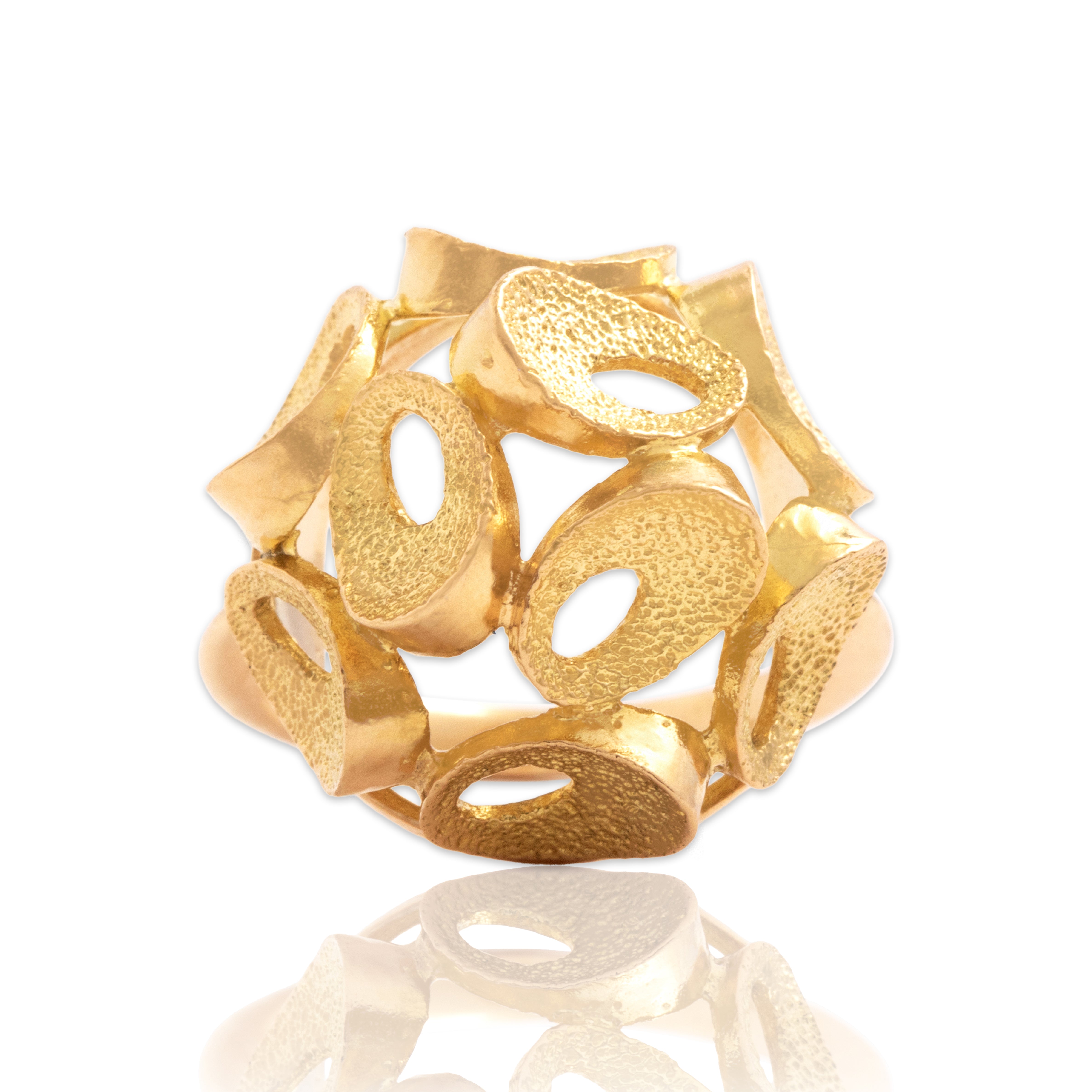 Vintage 18k Yellow Gold Funky Textured Tube Cluster Cocktail Ring - Close-up view