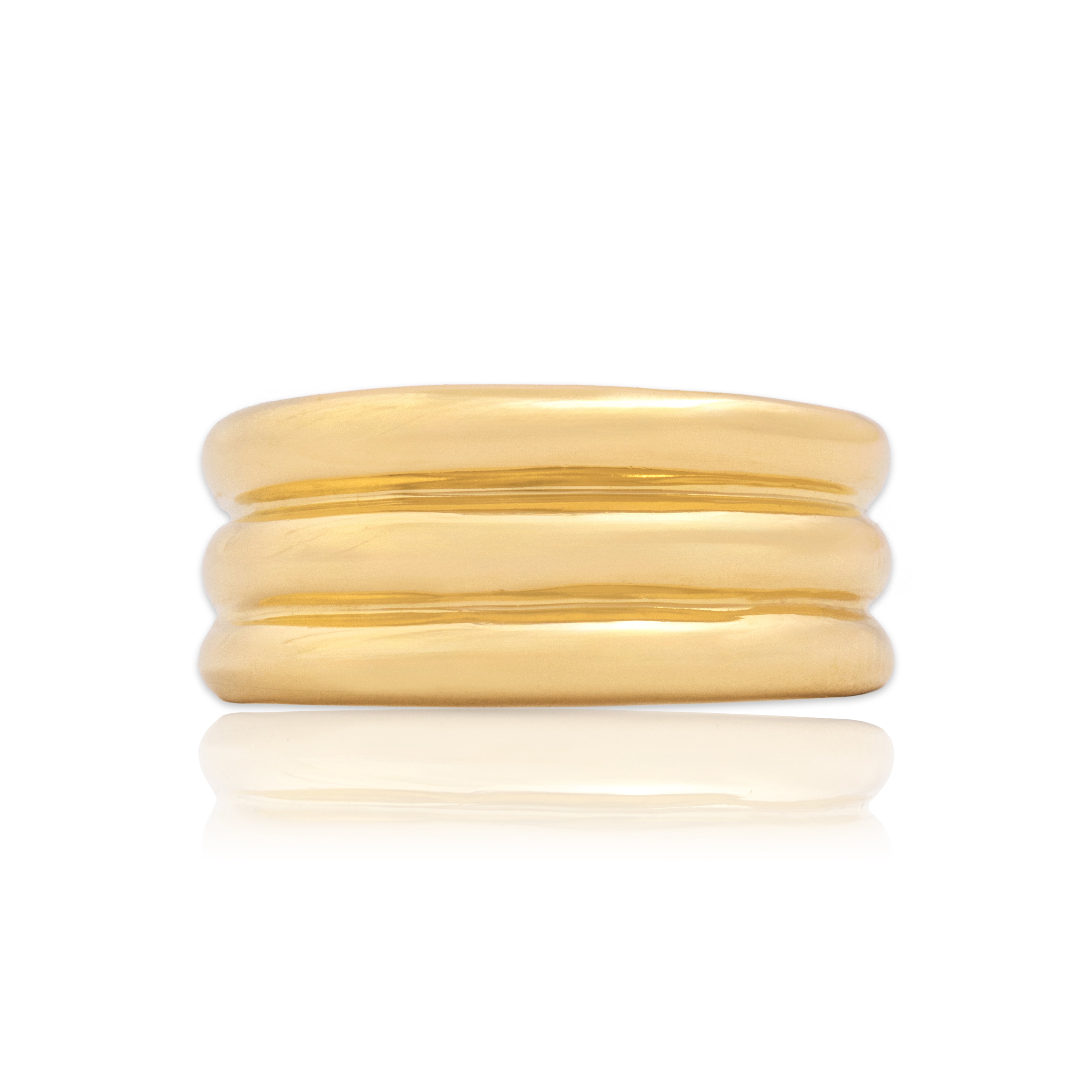 Vintage Italian 18k Yellow Gold Wide Ribbed Band Ring - Close-up view