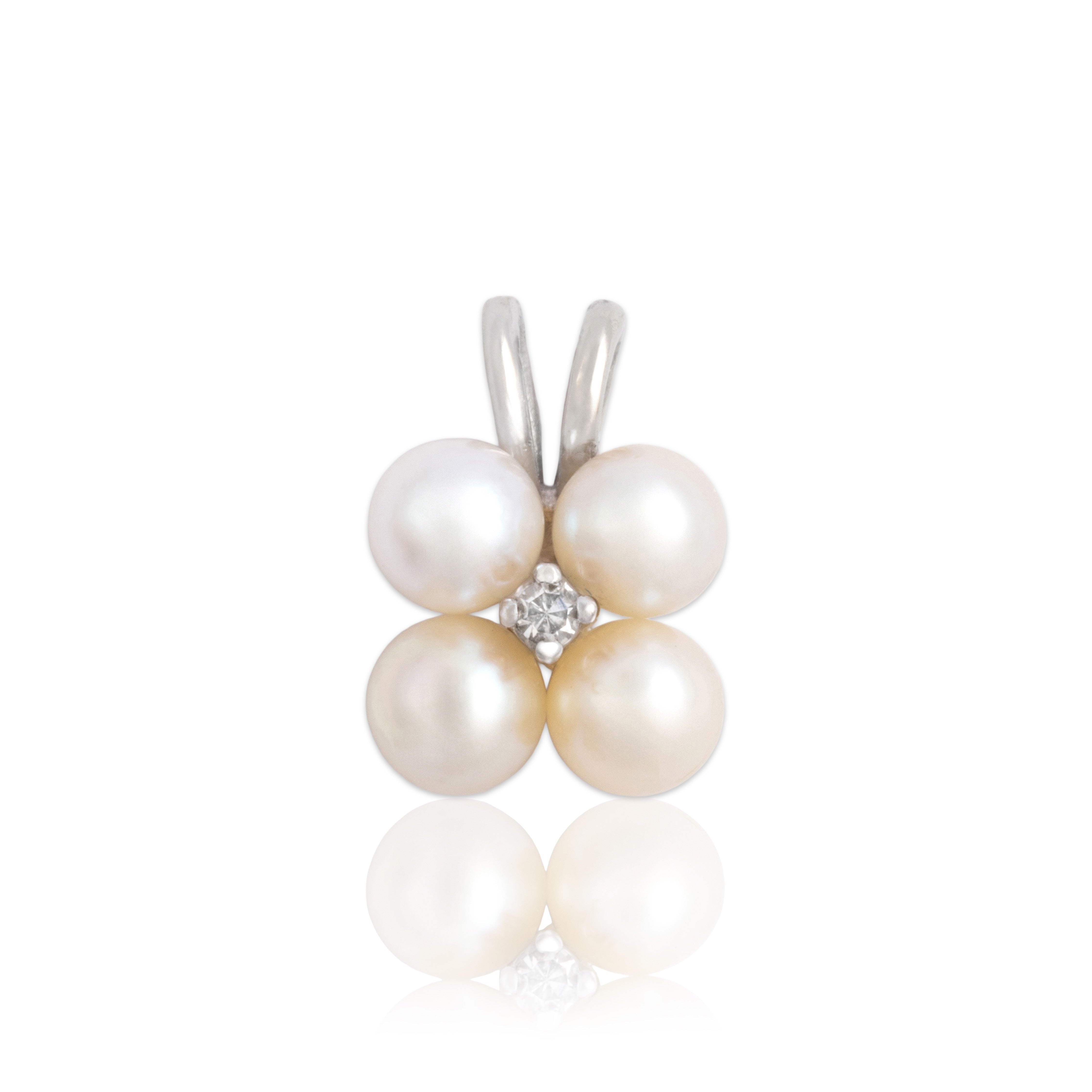 Vintage Small 14k White Gold Pearl Diamond Elegant Quatrefoil Pendant
