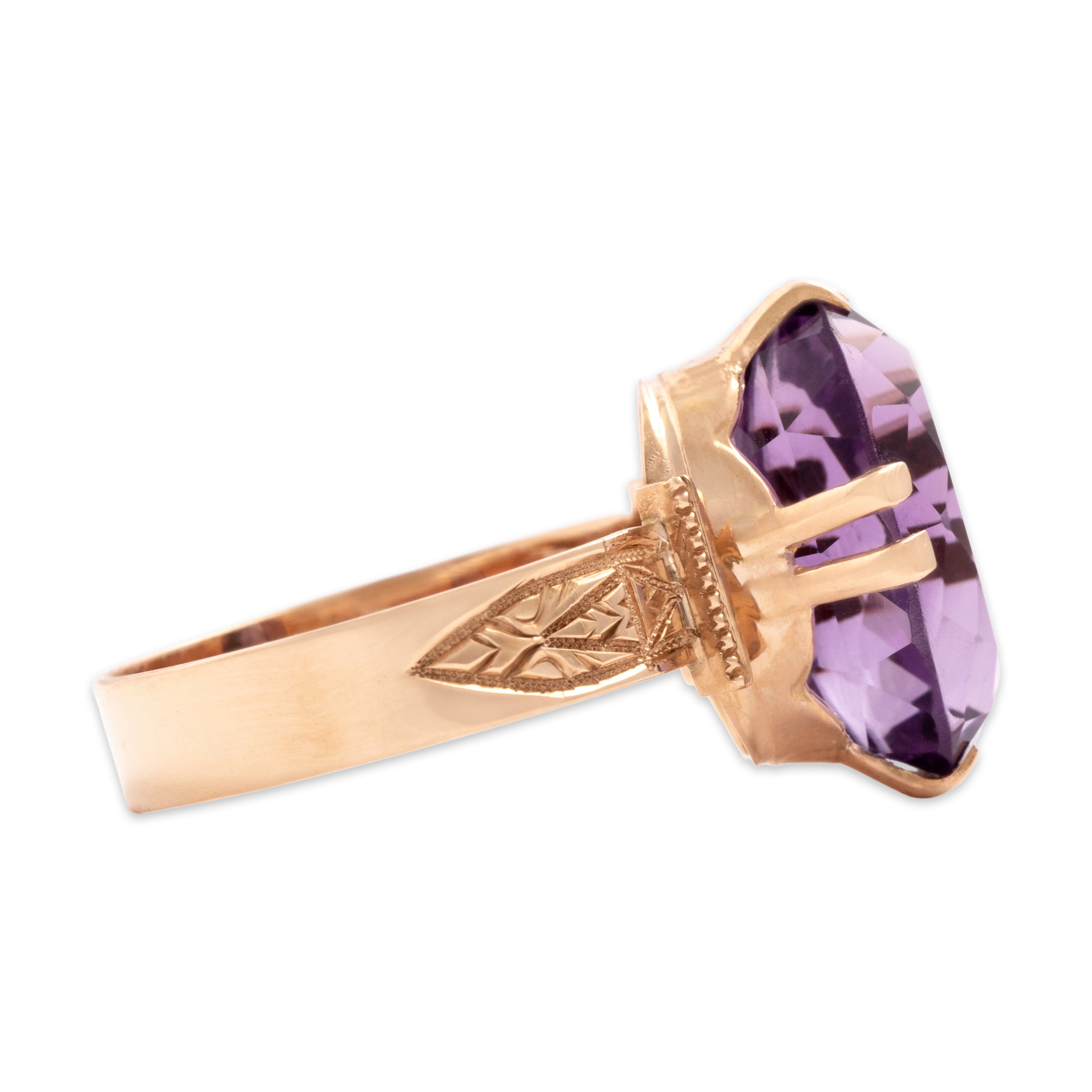Antique Victorian 10k Rosy Yellow Gold 7.05ct Amethyst Striking Oval Decorated Band Ring - Side view