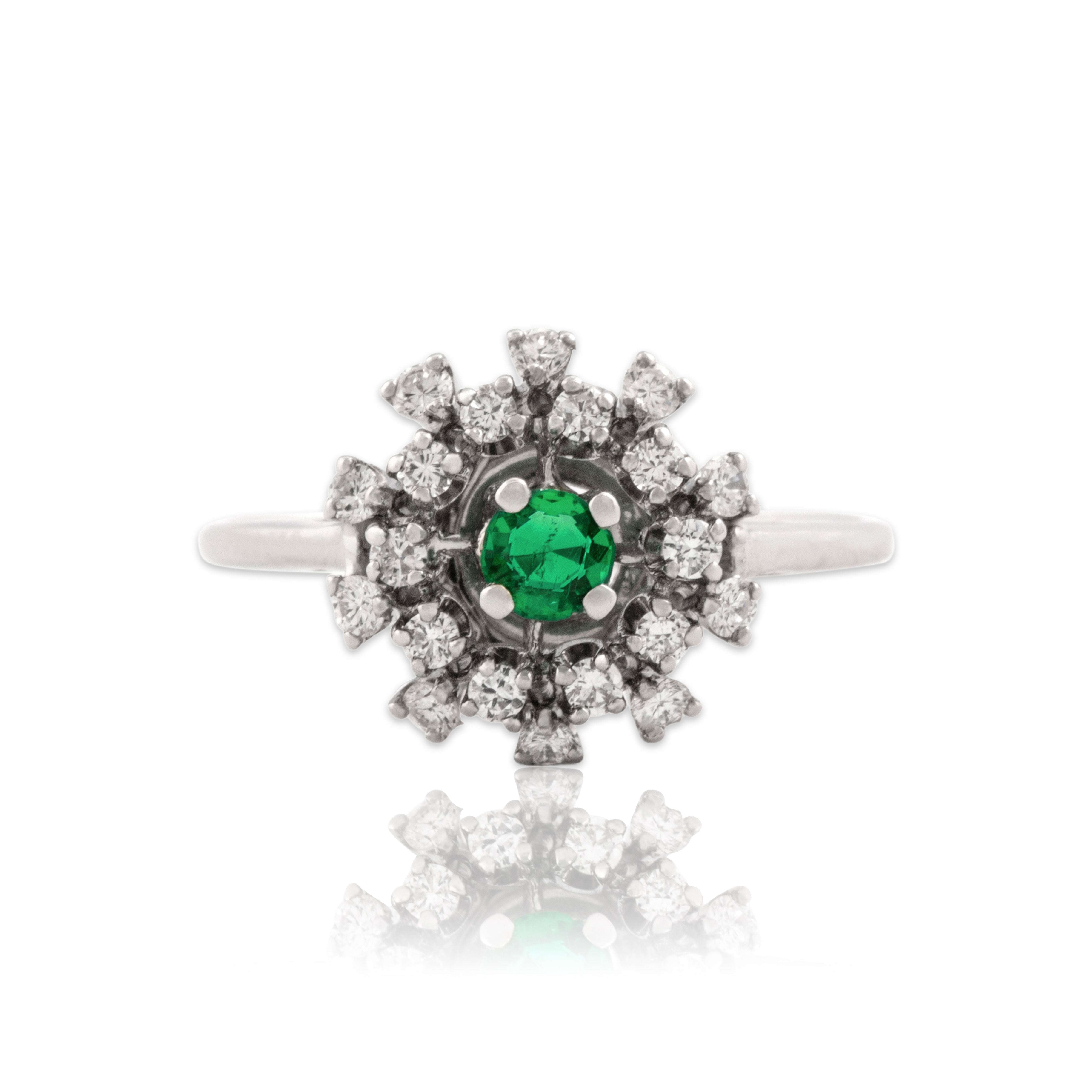 Vintage 14k White Gold Diamond Emerald Dazzling Burst Halo Ring 8.50