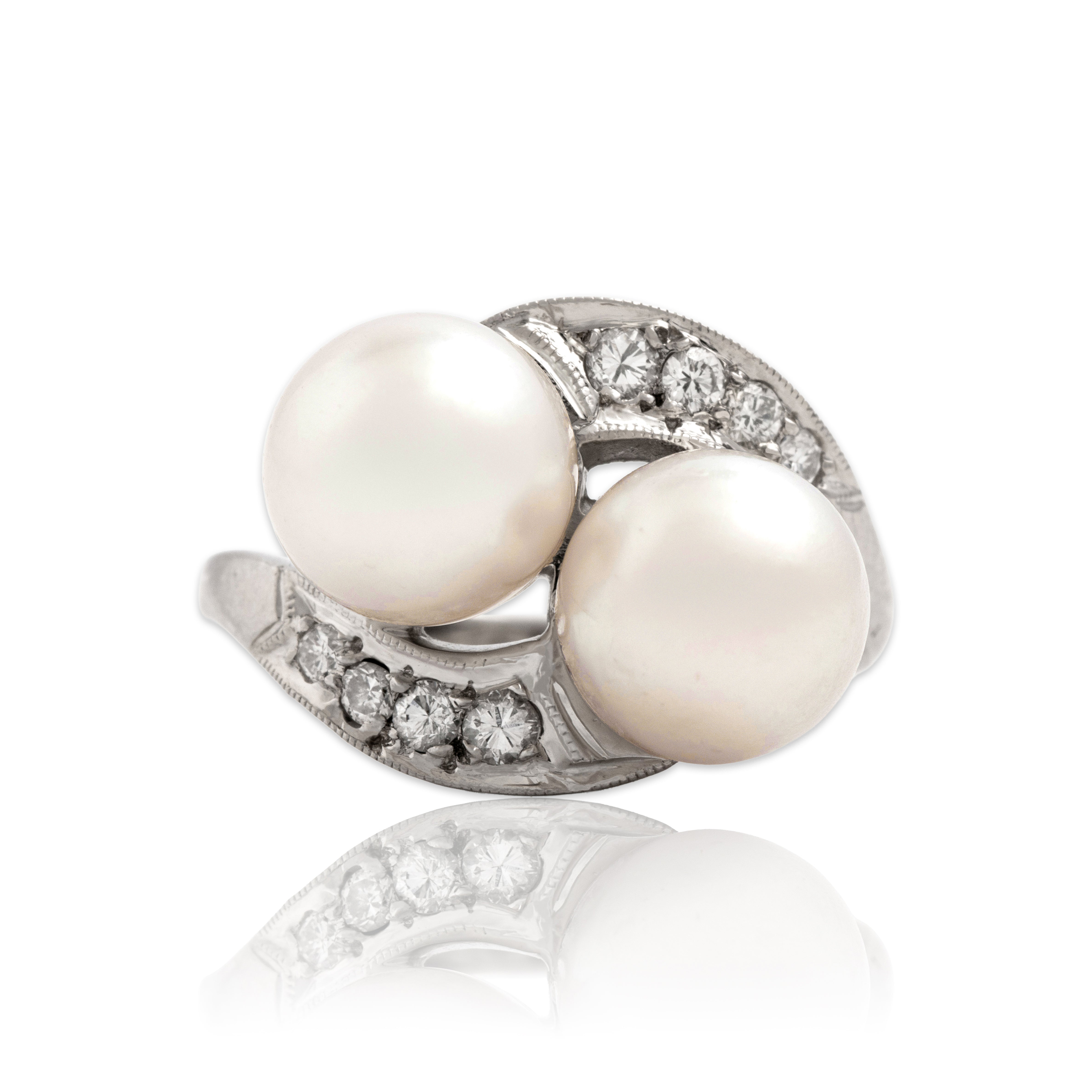 Vintage 14k White Gold Pearl Diamond Luminous Twin Swoop Ring 5.75