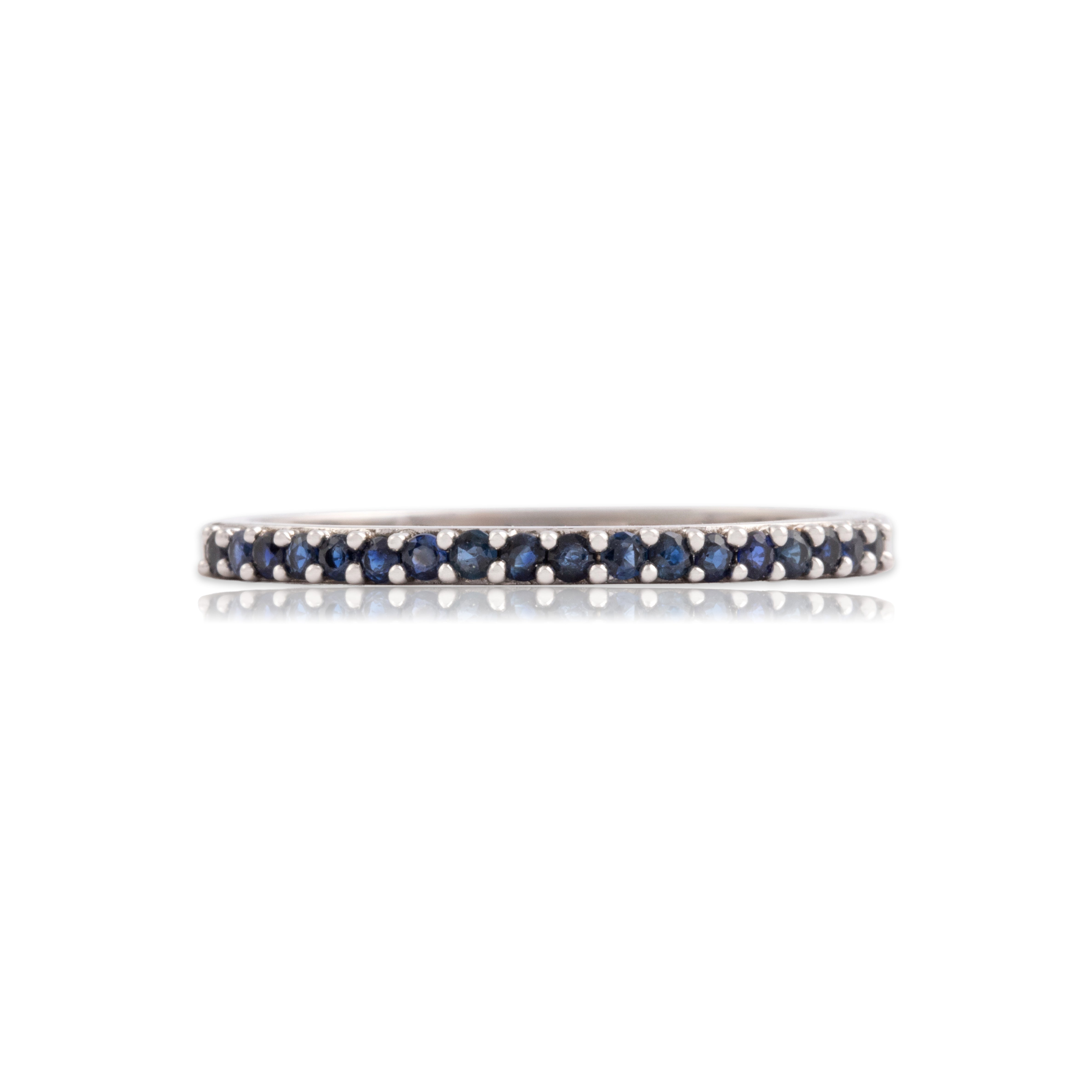 Vintage 14k White Gold Blue Sapphire Classic Simple Line Band Ring - Close-up view