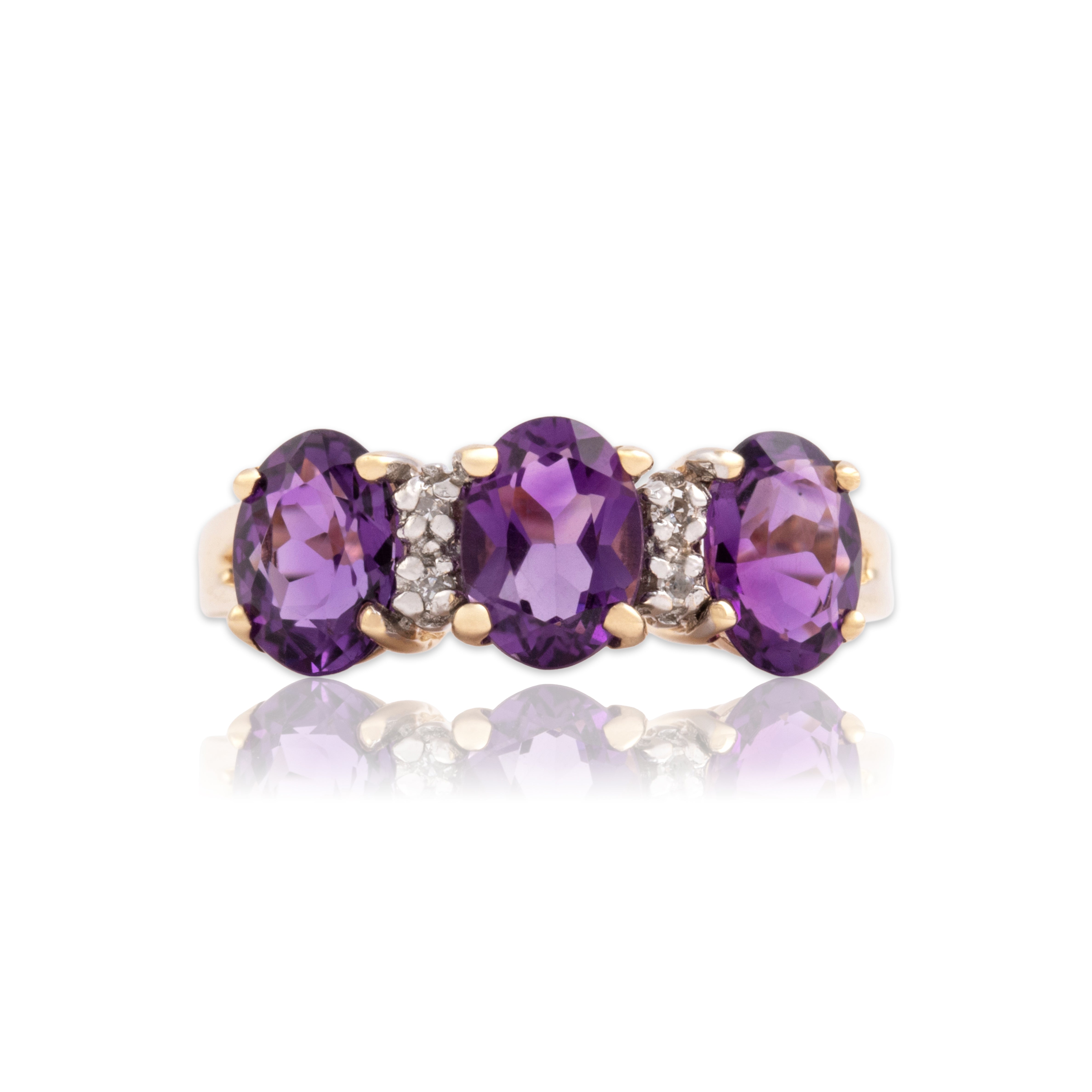 Vintage 14k Yellow Gold 1.8cttw Amethyst Diamond Vibrant Oval Trio Ring - Close-up view