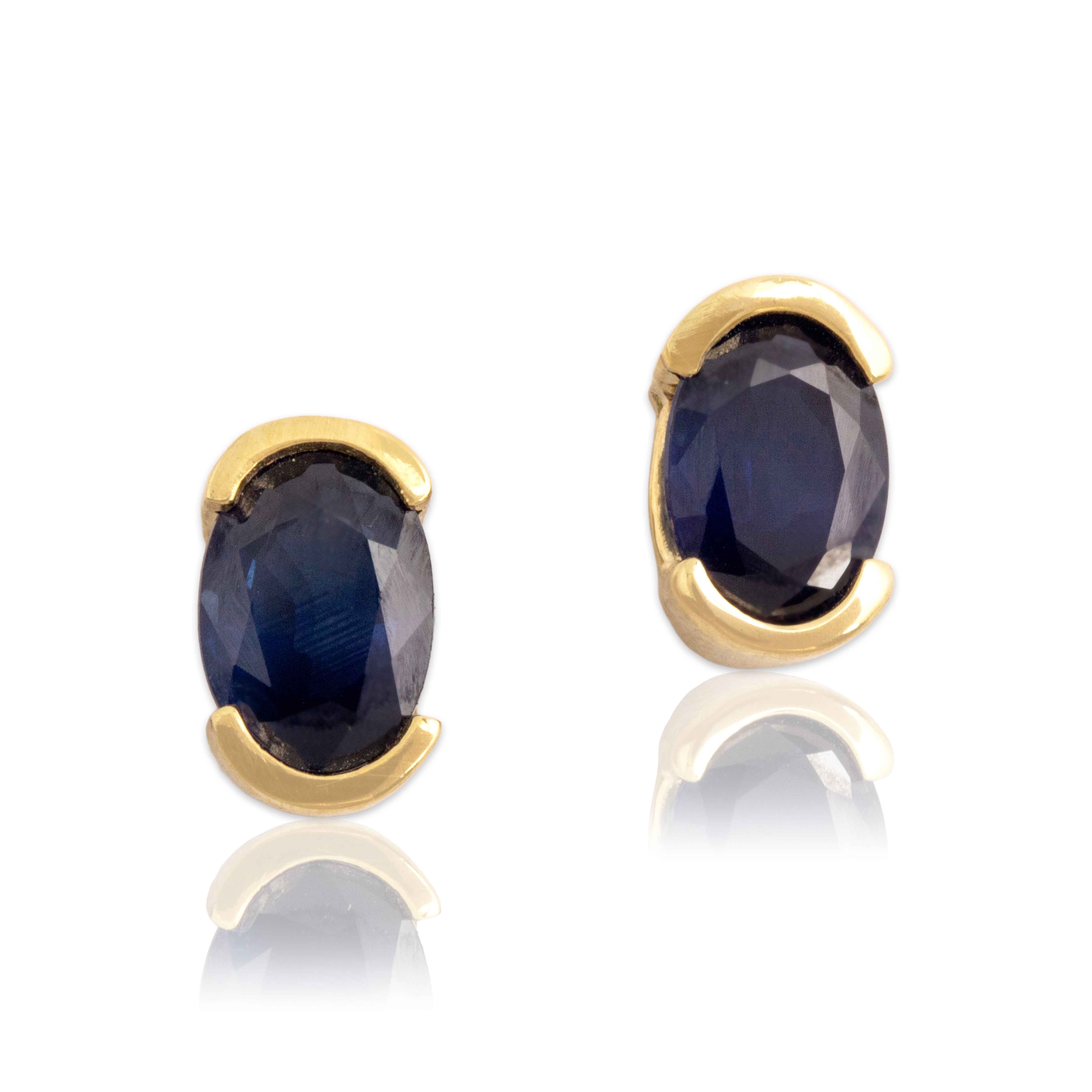 Vintage 14k Yellow Gold 1.8cttw Blue Sapphire Elegant Half-Bezel Stud Earrings - Close-up view