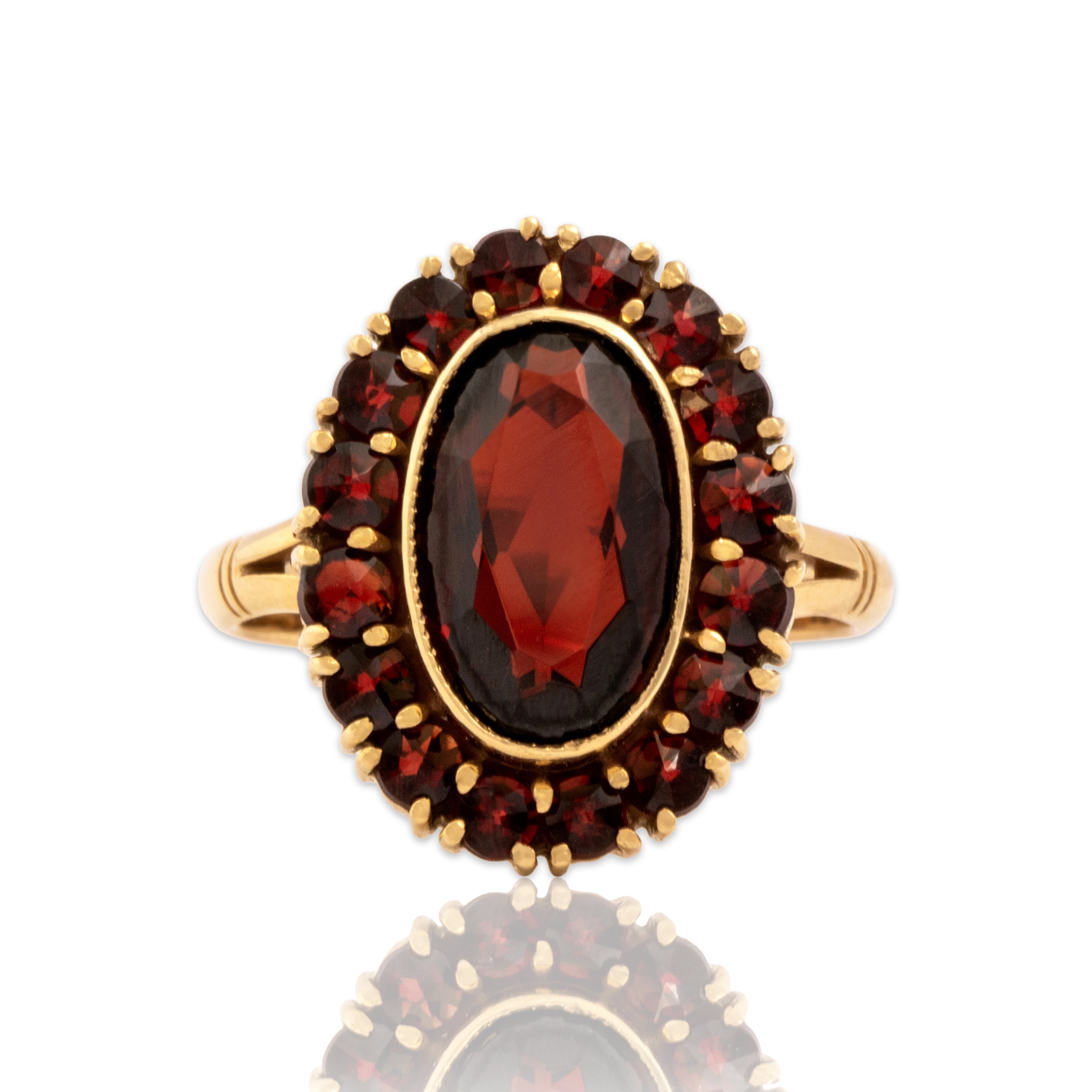 Vintage 14k Yellow Gold 3.38cttw Garnet Bold Oval Halo Ring - Close-up view