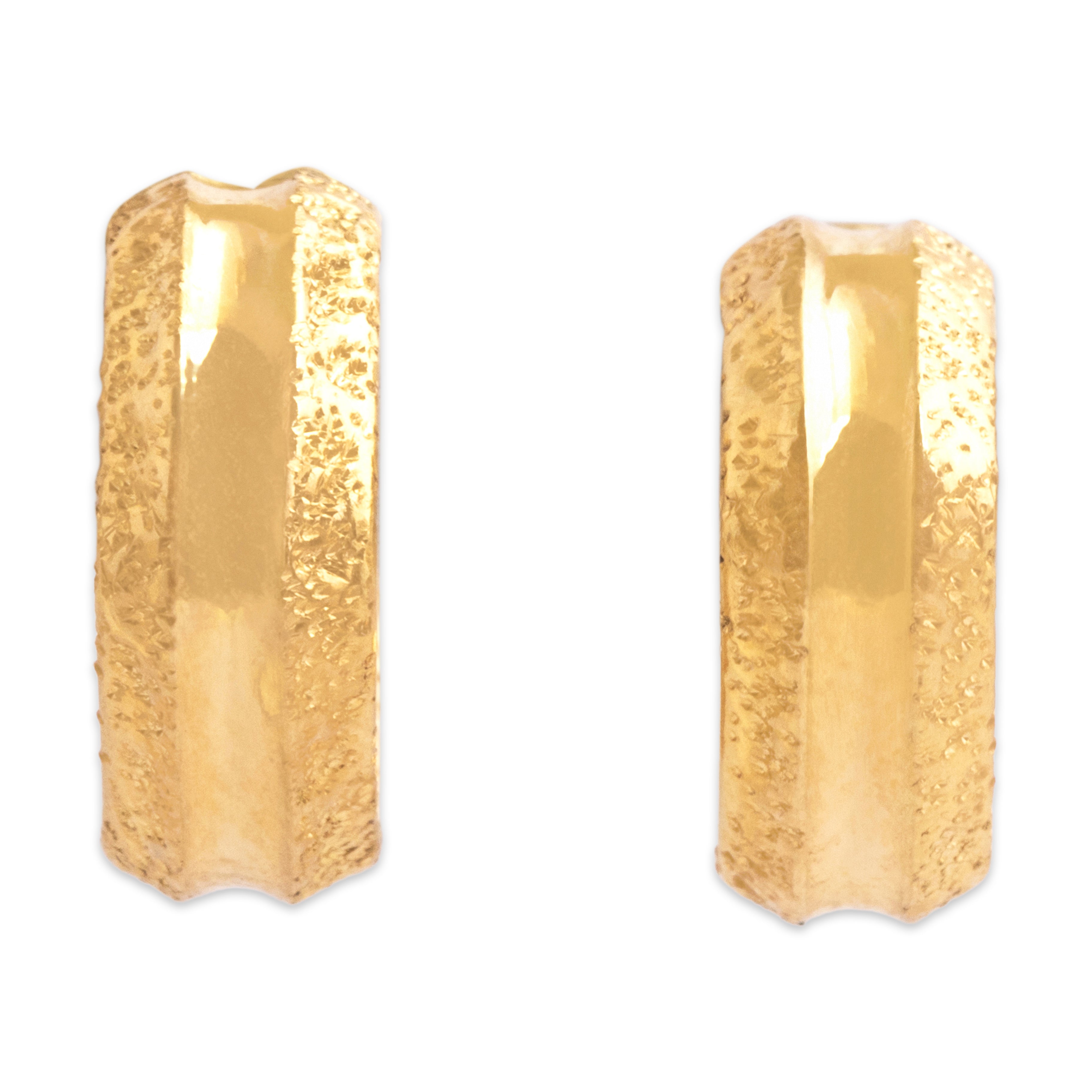 Vintage Italian Small 18k Yellow Gold Everyday Glittering Huggie Earrings