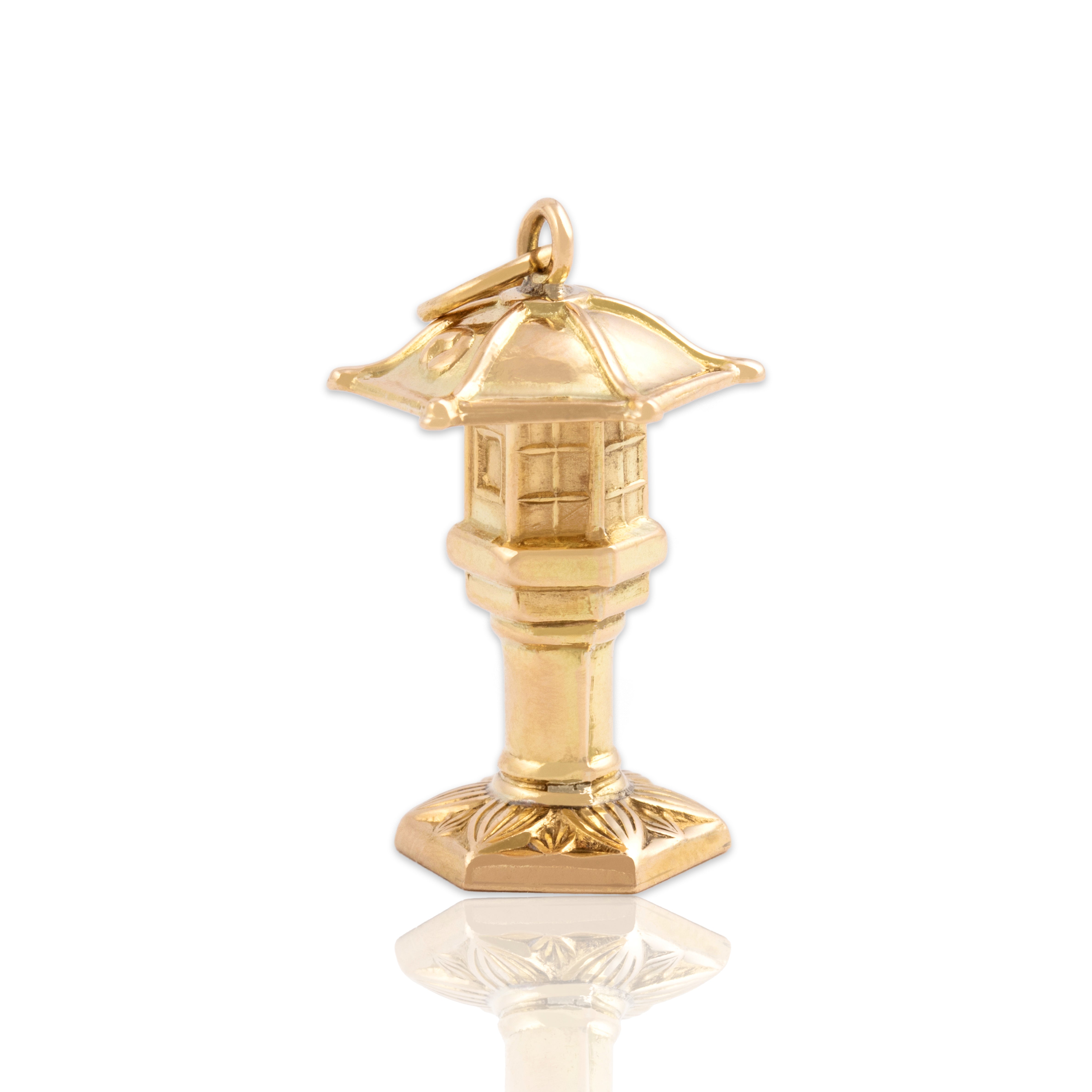 Vintage 14k Yellow Gold Dimensional Detailed Lantern Lamp Post Charm / Pendant