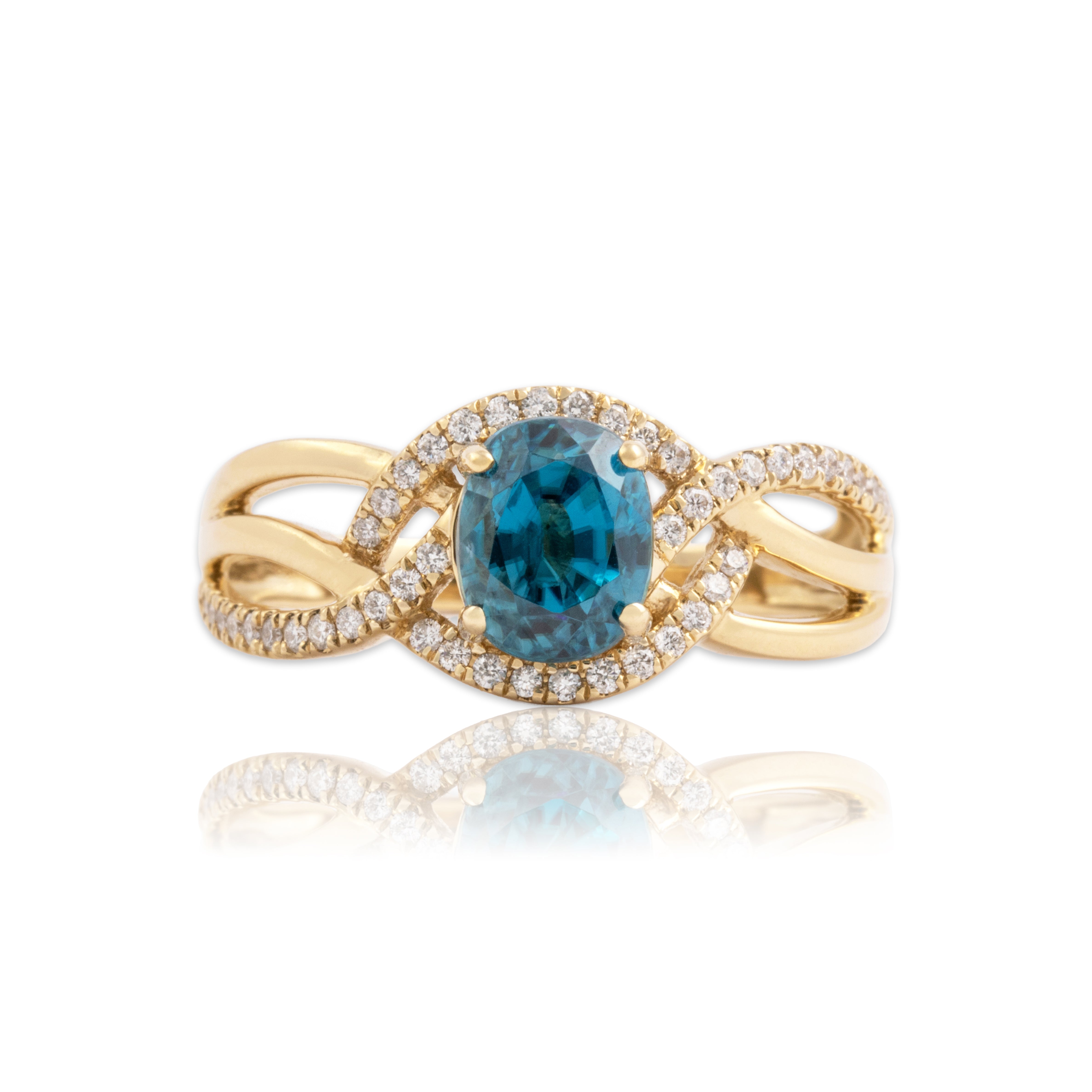 Estate 14k Yellow Gold 2.54ct Blue Zircon Diamond Woven Pave Sparkle Ring - Close-up view