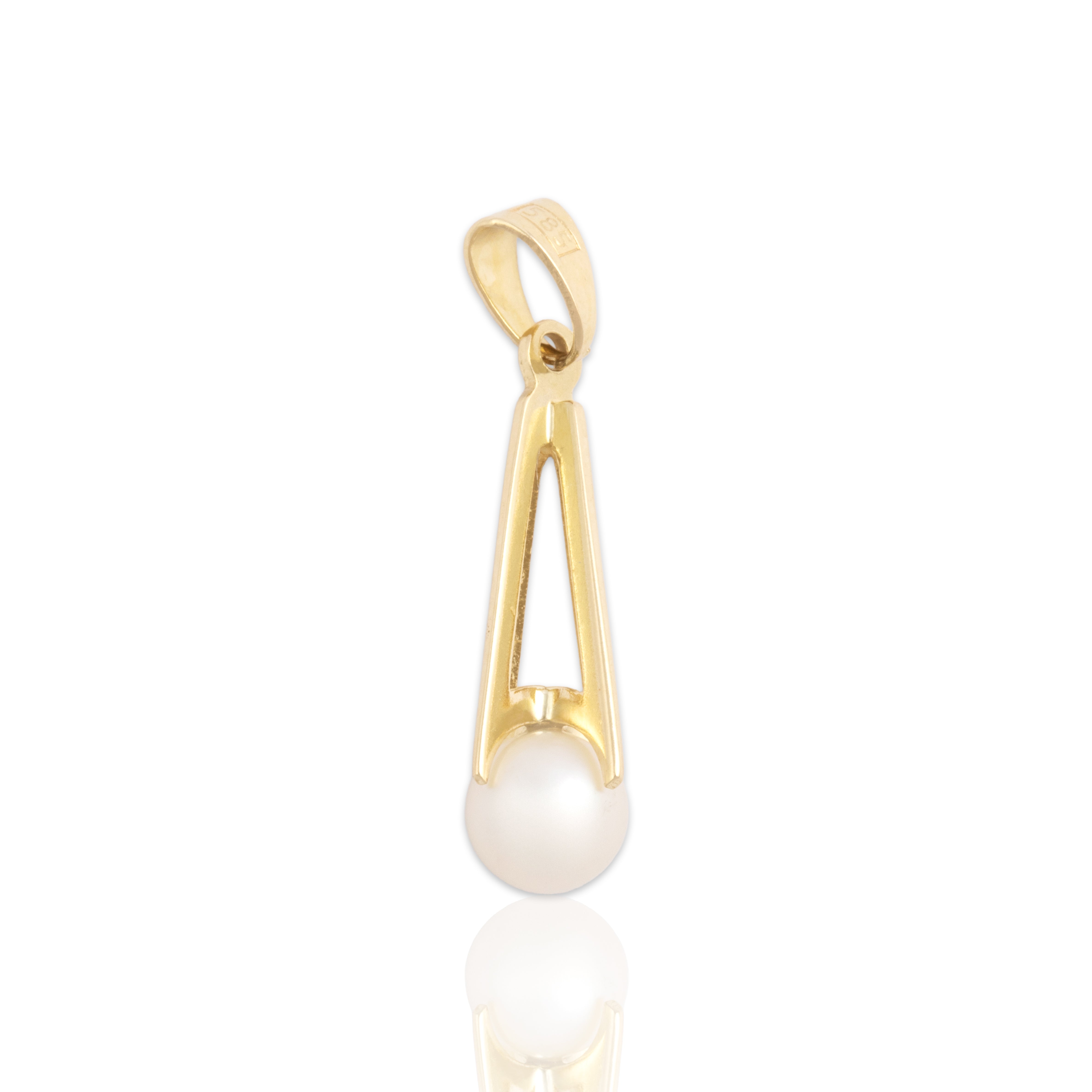 Vintage 14k Yellow Gold Pearl Geometric Tower Charm / Pendant - Close-up view