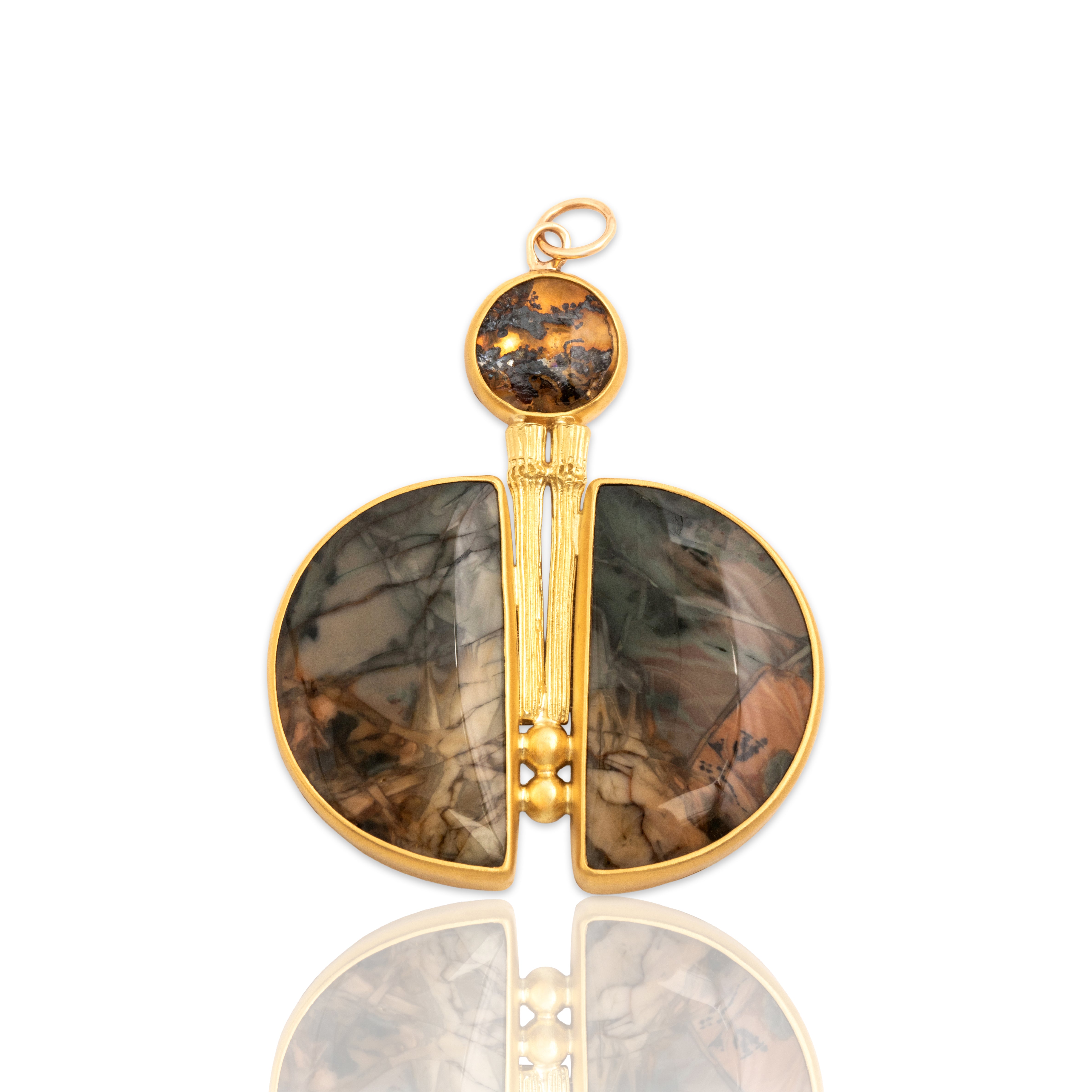 Vintage 14k & 22k Yellow Gold Green-Orange Jasper Orange Moss Agate Striking Artistic Bamboo Detail Pendant - Close-up view