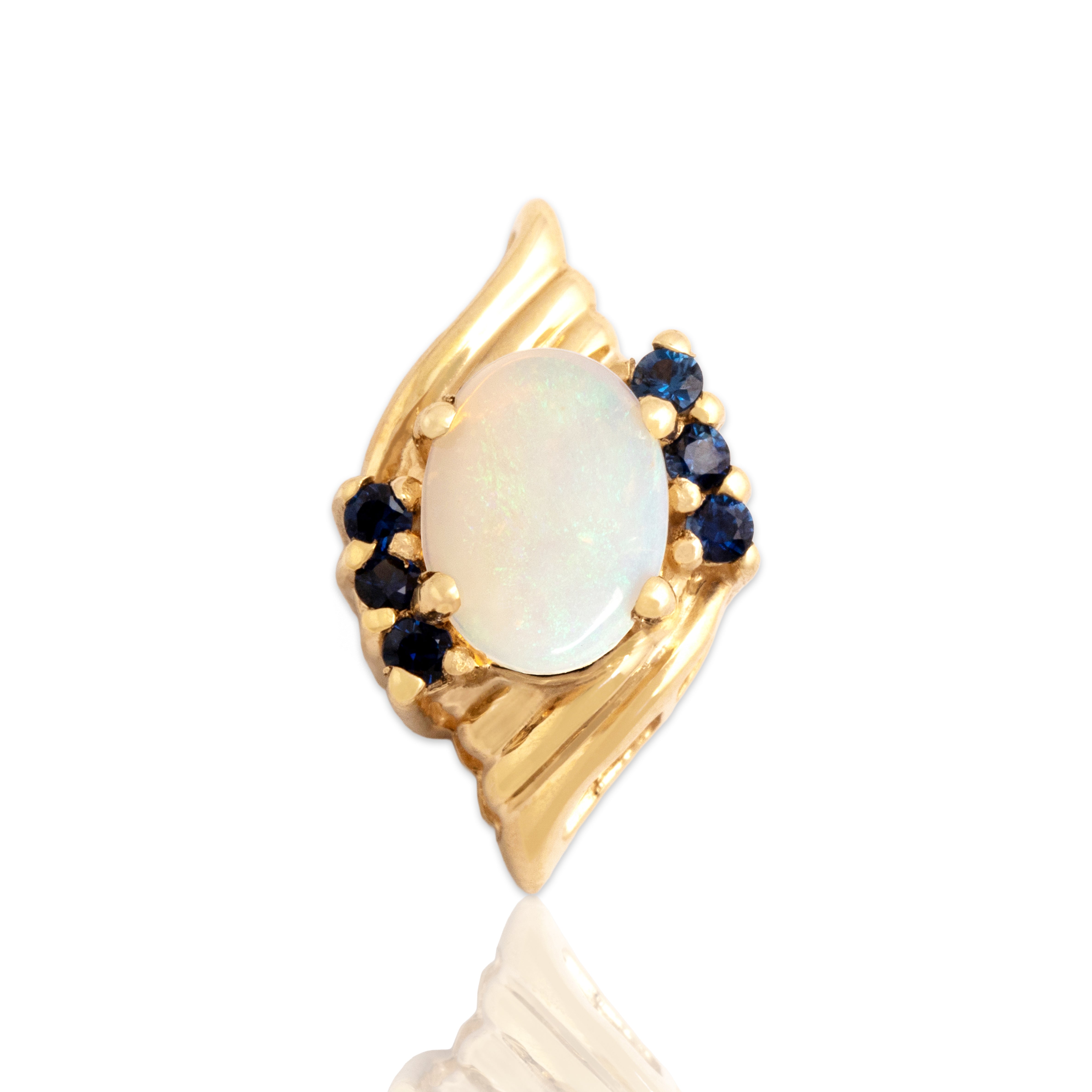 Vintage 14k Yellow Gold .5ct Opal Blue Sapphire Ribbed Accented Cabochon Pendant - Close-up view