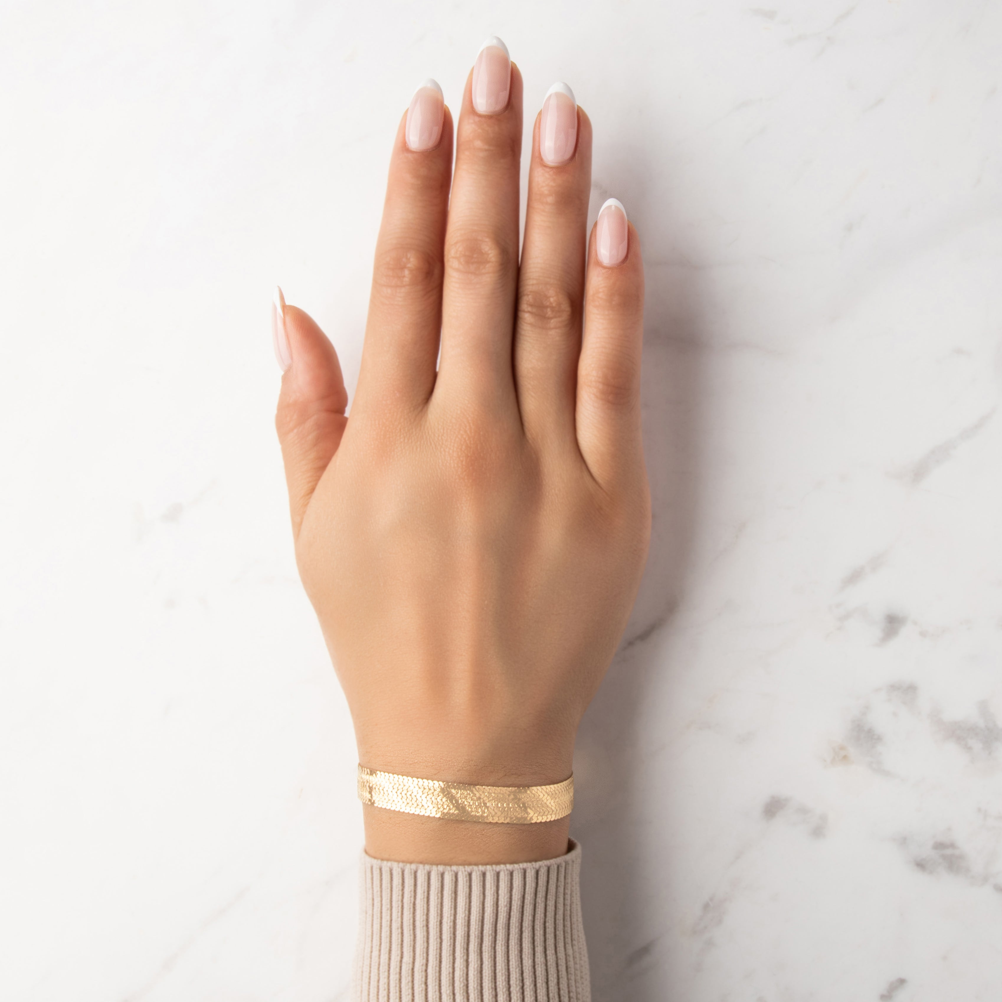 Vintage Italian 14k Yellow Gold Flashing Patterned Diagonal Flat Link Bracelet - On model view