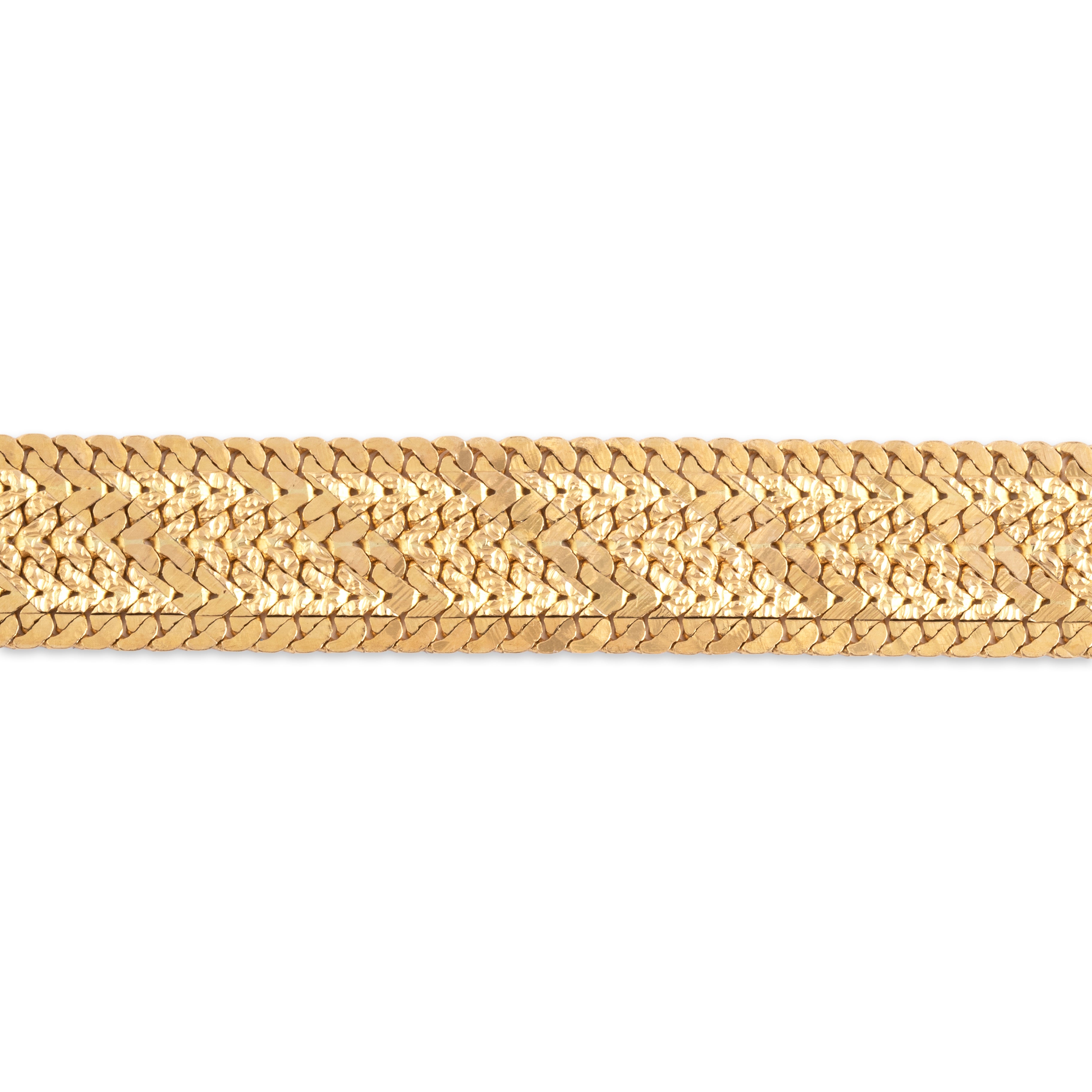 Vintage Italian 14k Yellow Gold Flashing Patterned Diagonal Flat Link Bracelet - Close-up view