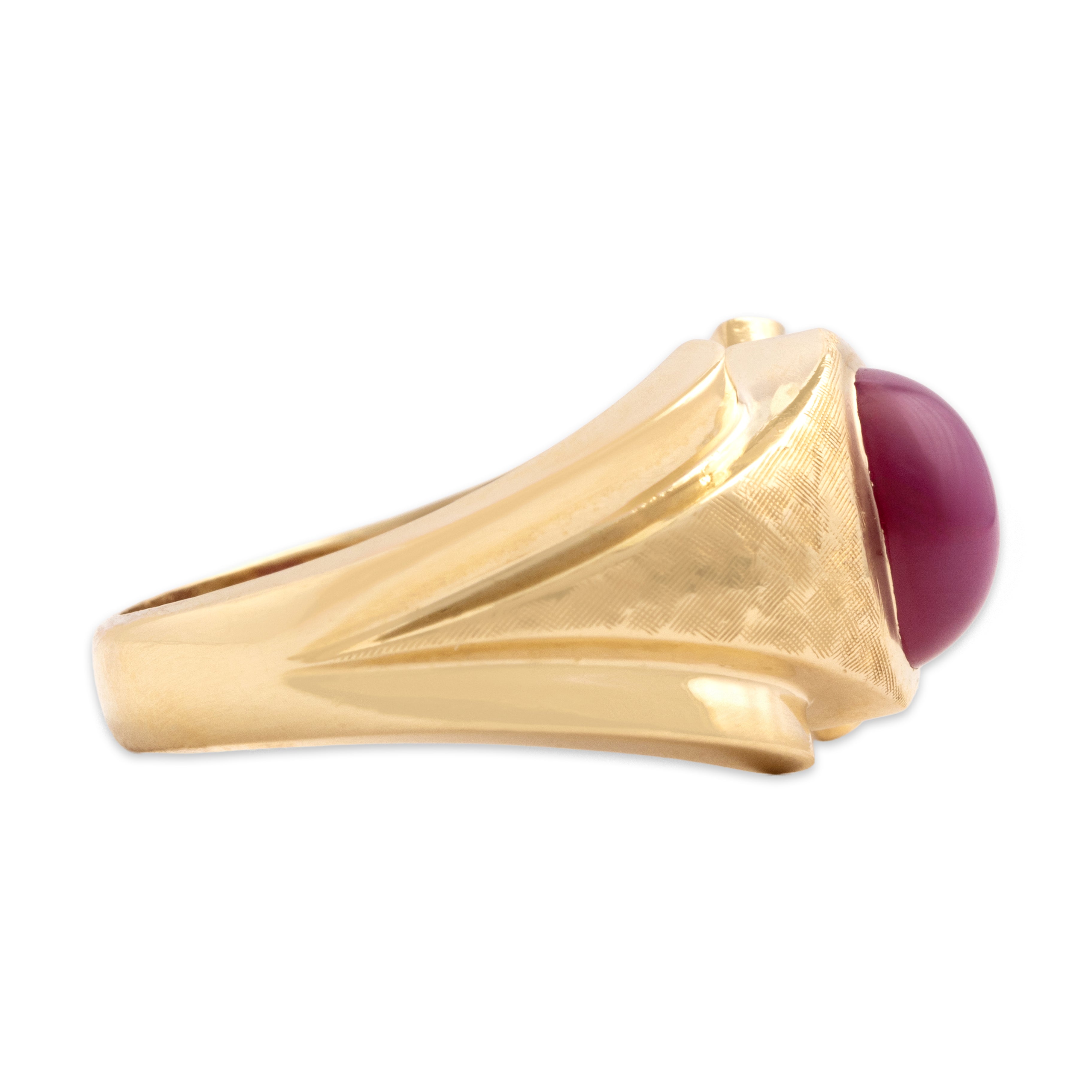 Vintage Heavy 14k Yellow Gold 2.65ct Synthetic Star Ruby Bold Etched Shoulder Ring - Side view