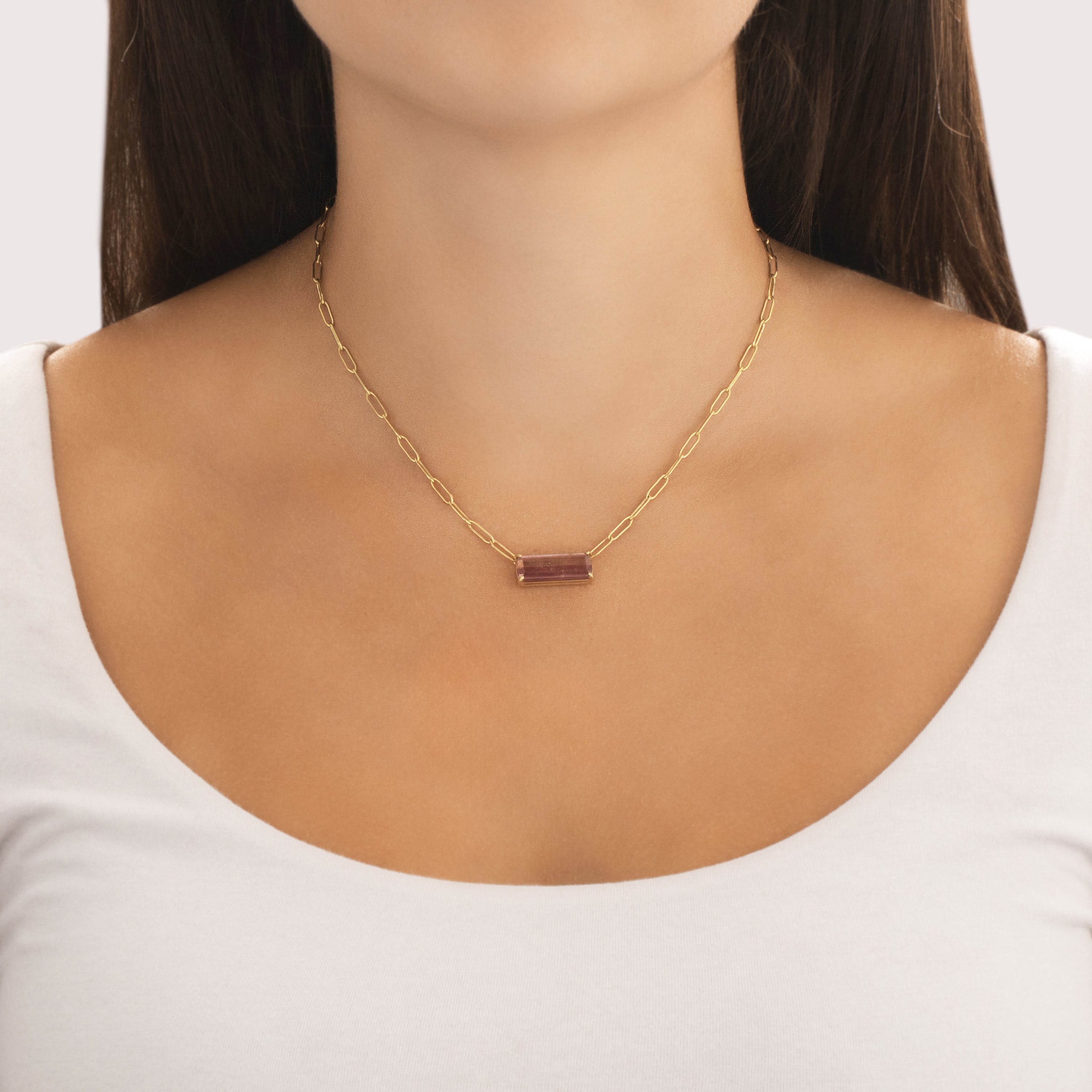Estate 18k Yellow Gold 5.01ct Rose Tourmaline Chic Paperclip Link Bar Necklace - On model view