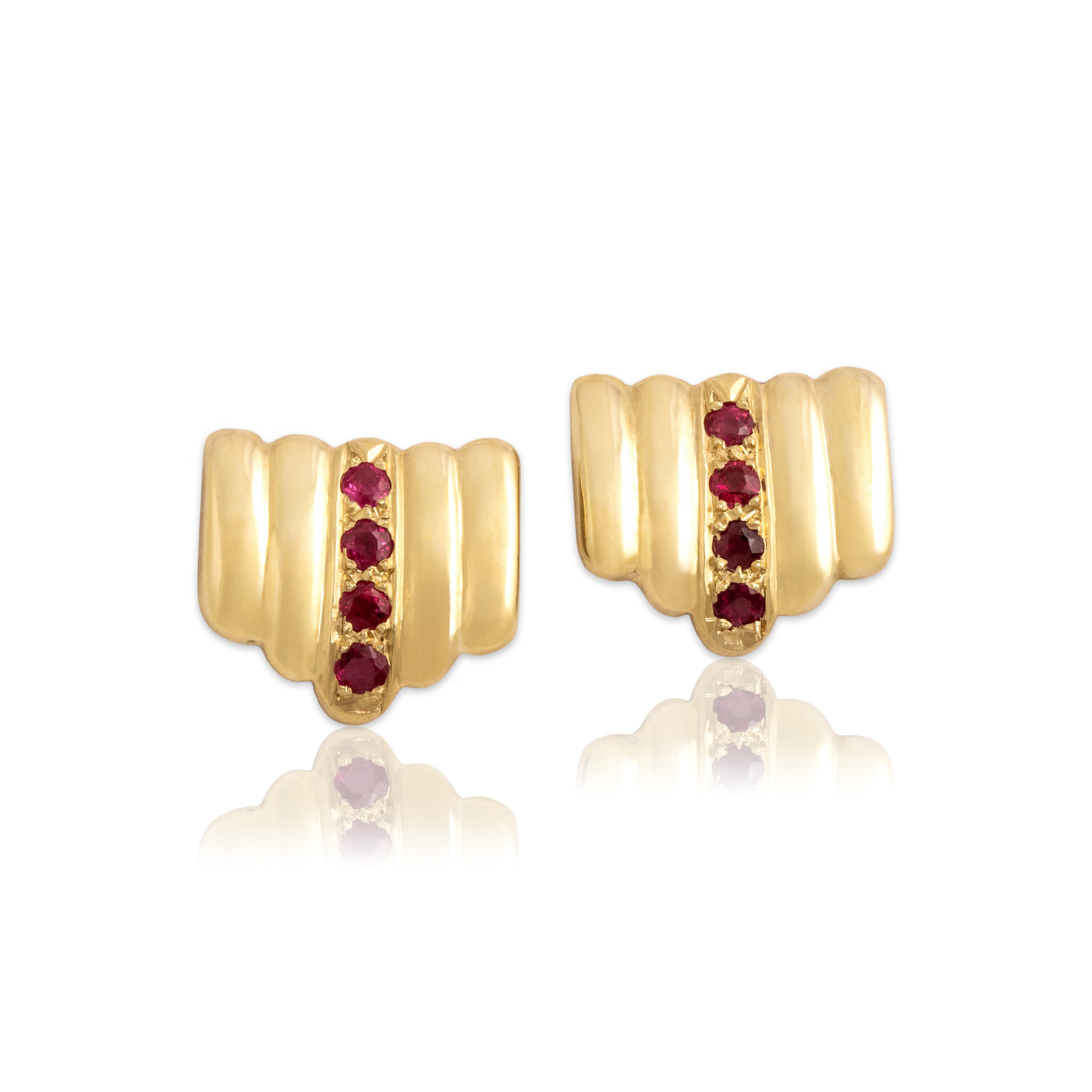 Vintage 14k Yellow Gold Ruby Chic Ribbed Line Stud Earrings - Close-up view