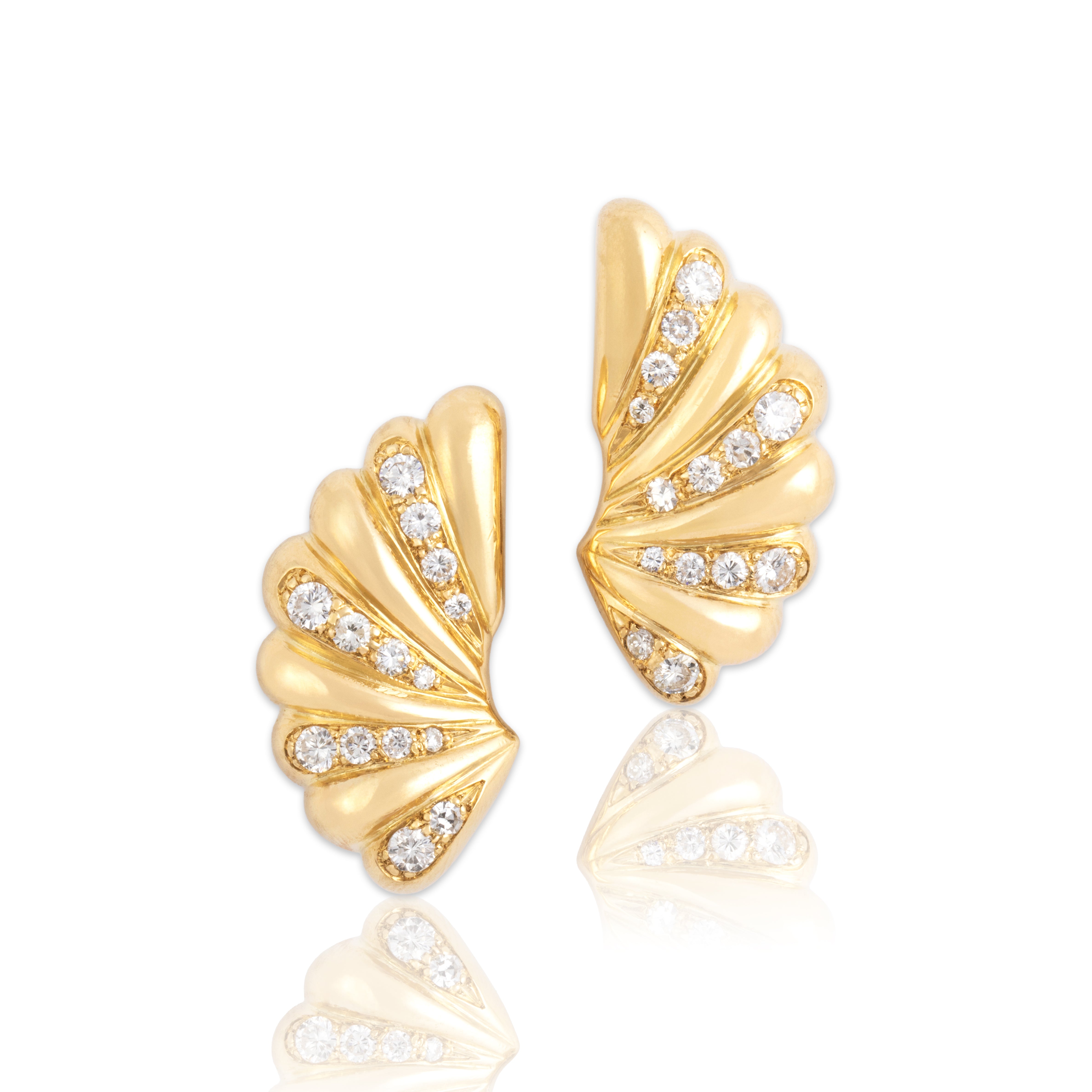 Vintage Substantial 18k Yellow Gold .95cttw Diamond Sparkling Ribbed Fan Omega-Back Earrings - Close-up view