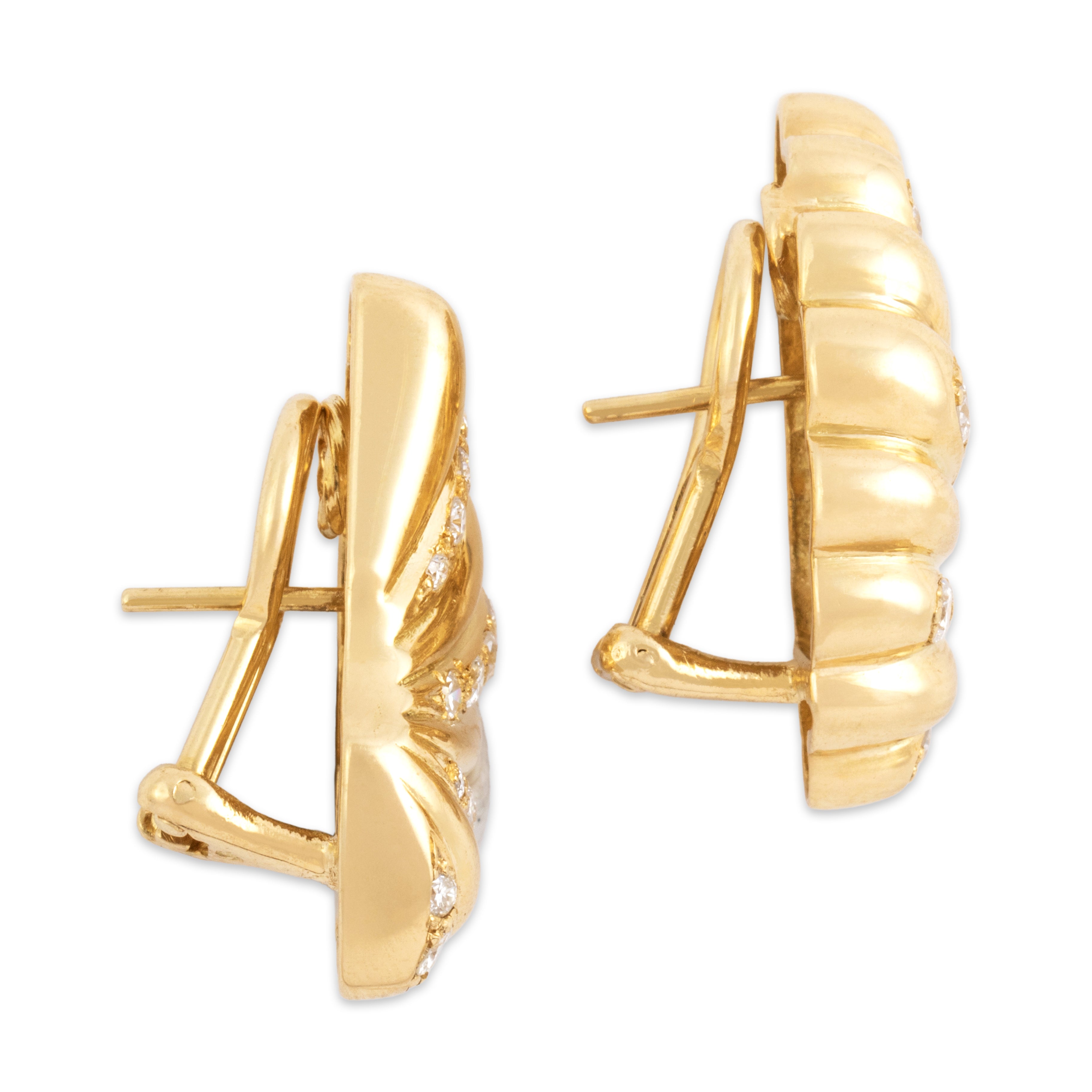 Vintage Substantial 18k Yellow Gold .95cttw Diamond Sparkling Ribbed Fan Omega-Back Earrings - Side view