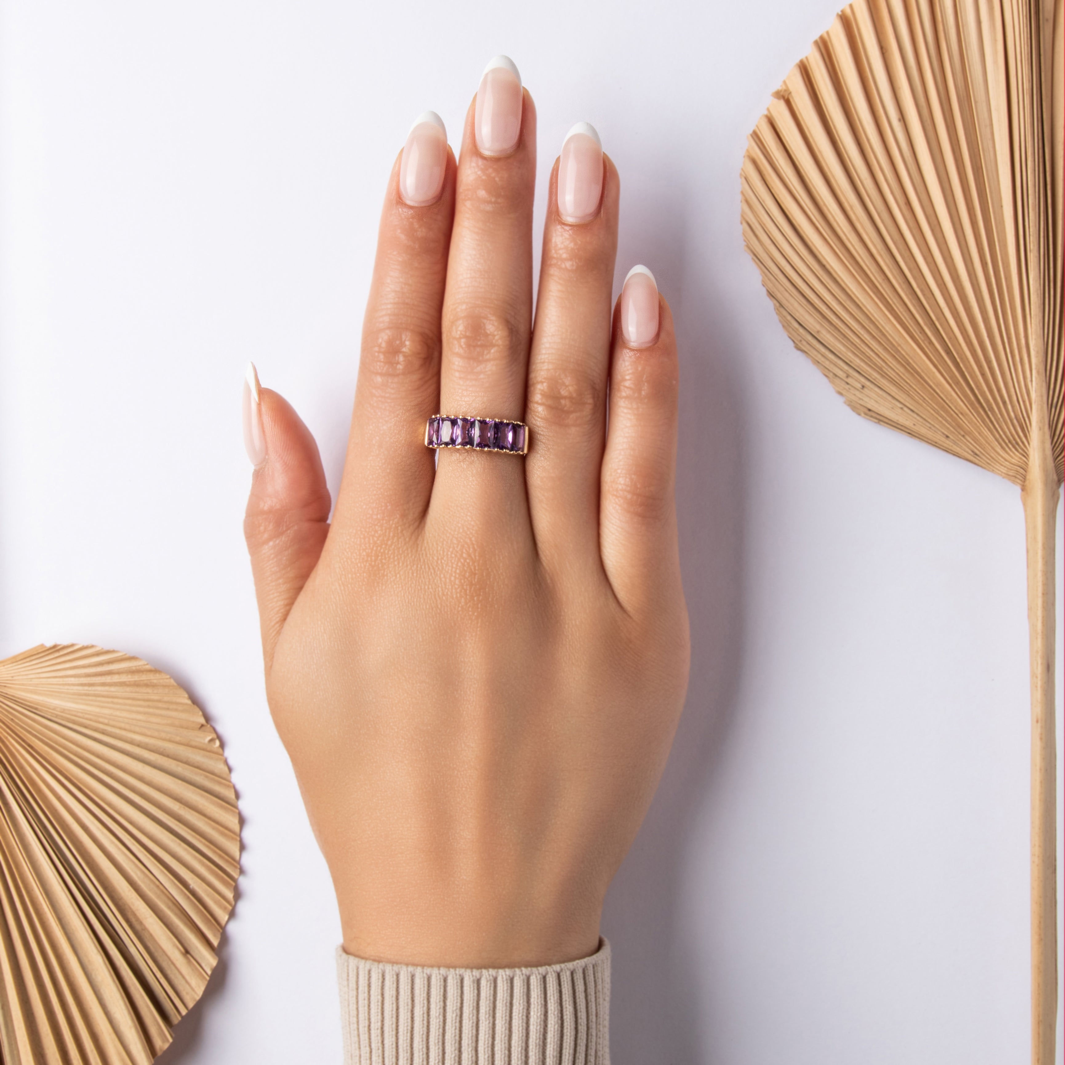 Vintage 14k Yellow Gold 2.9cttw Amethyst Bold Purple Line Ring - On model view