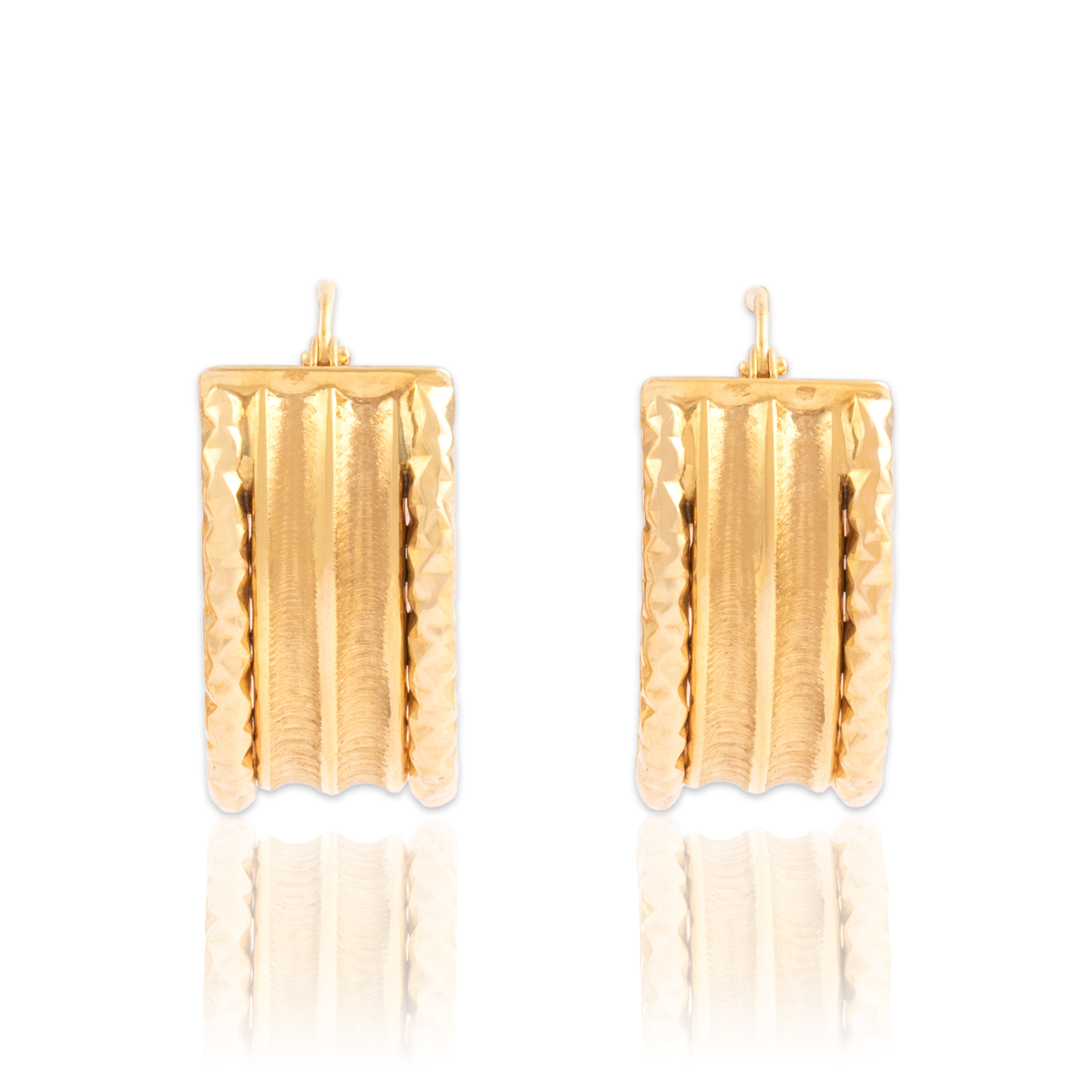 Vintage 14k Yellow Gold Funky Textured Brushed Oval Hoop Earrings - Close-up view
