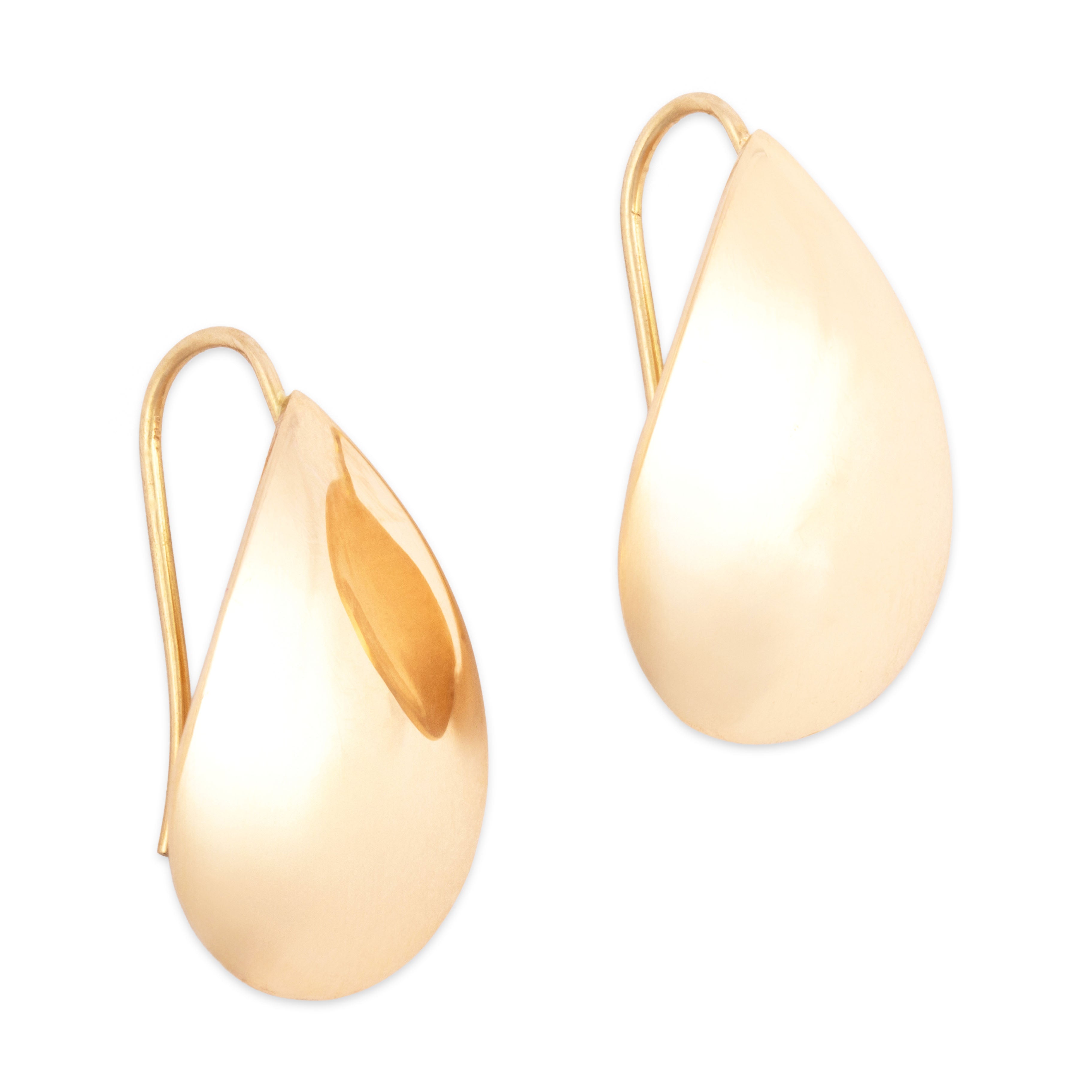 Vintage 14k Yellow Gold Gleaming Artistic Teardrop Earrings