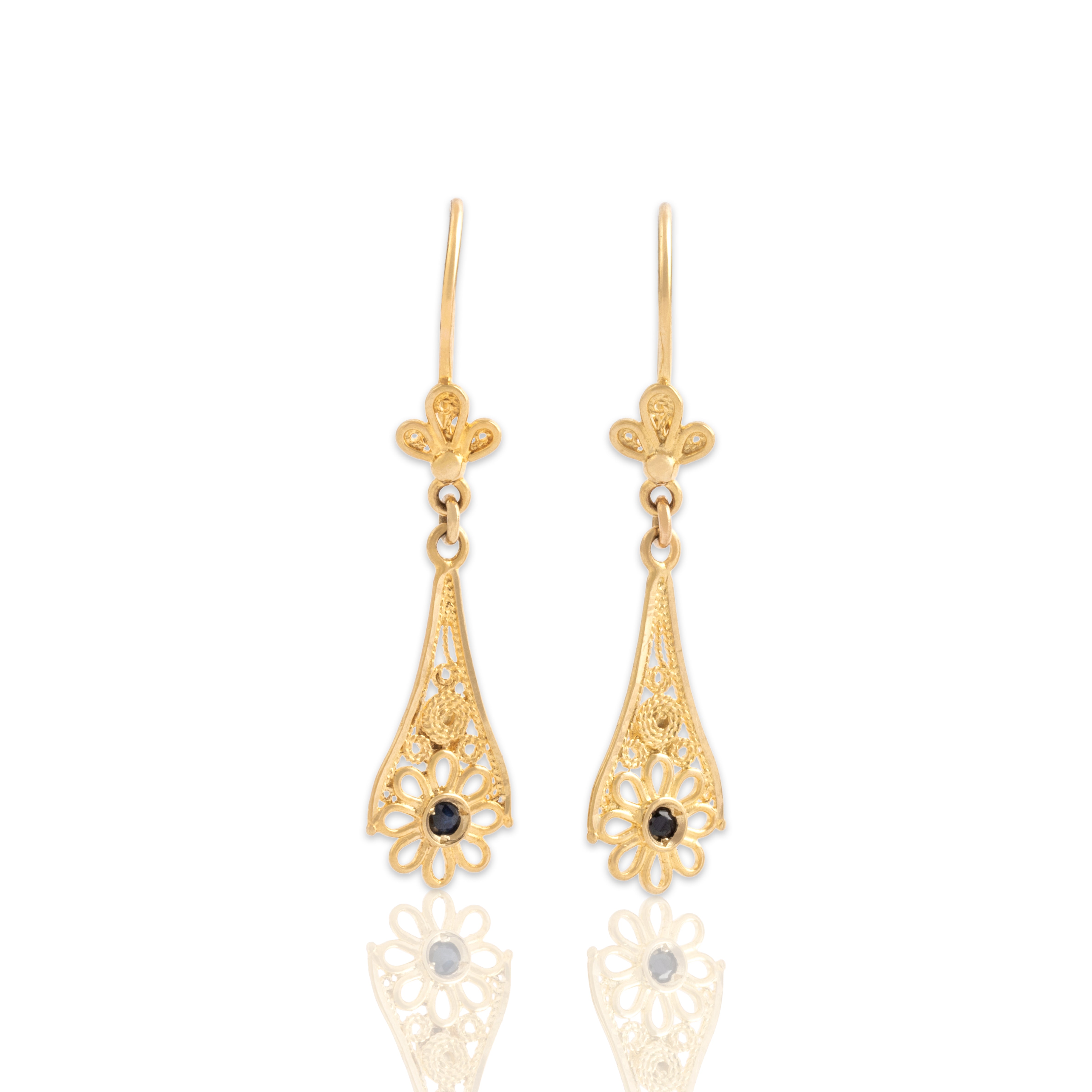 Vintage 18k Yellow Gold Blue Sapphire Ornate Floral Drop Dangle Earrings - Close-up view