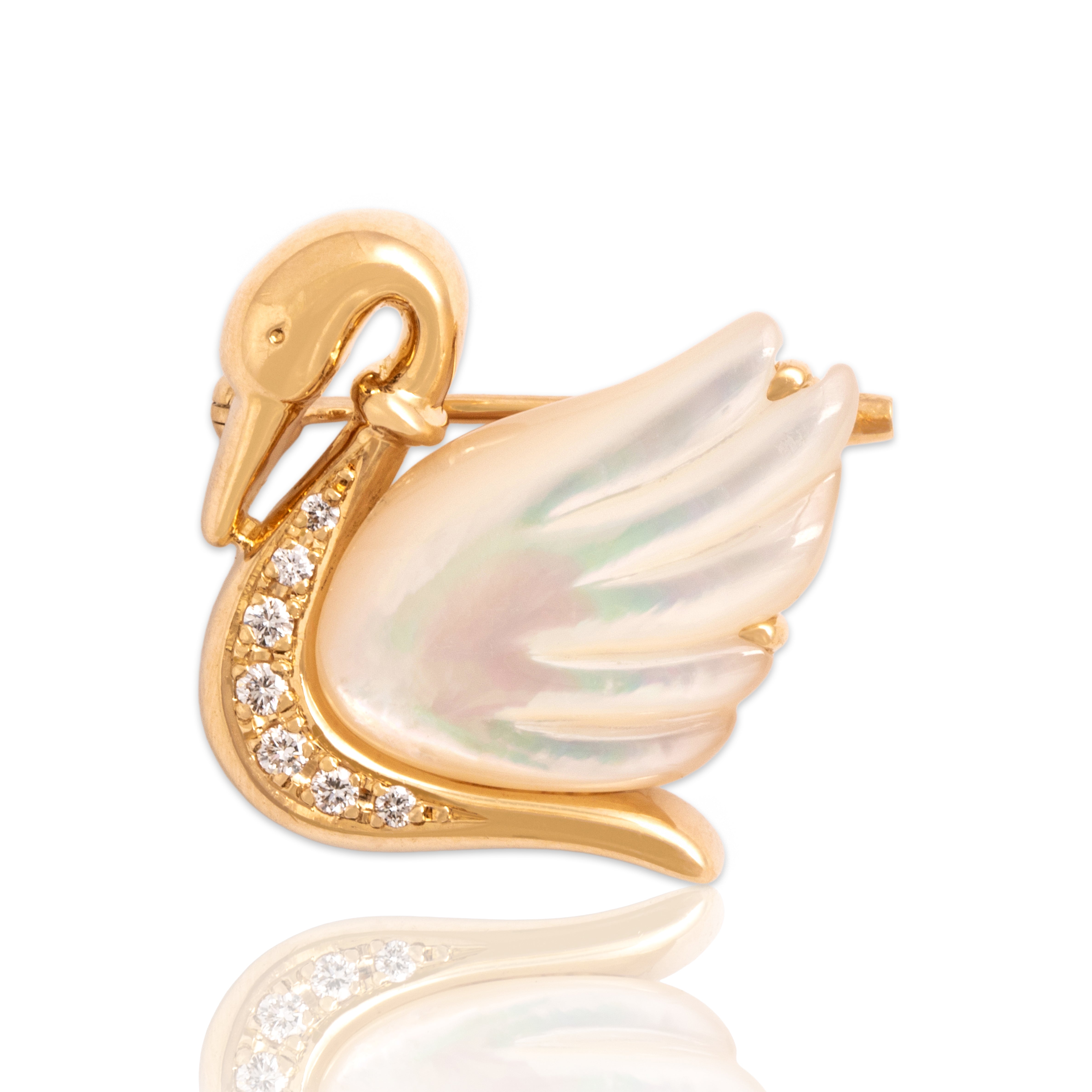 Vintage 18k Yellow Gold [Custom Carat] Romantic Graceful Swan Brooch / Pin - Close-up view