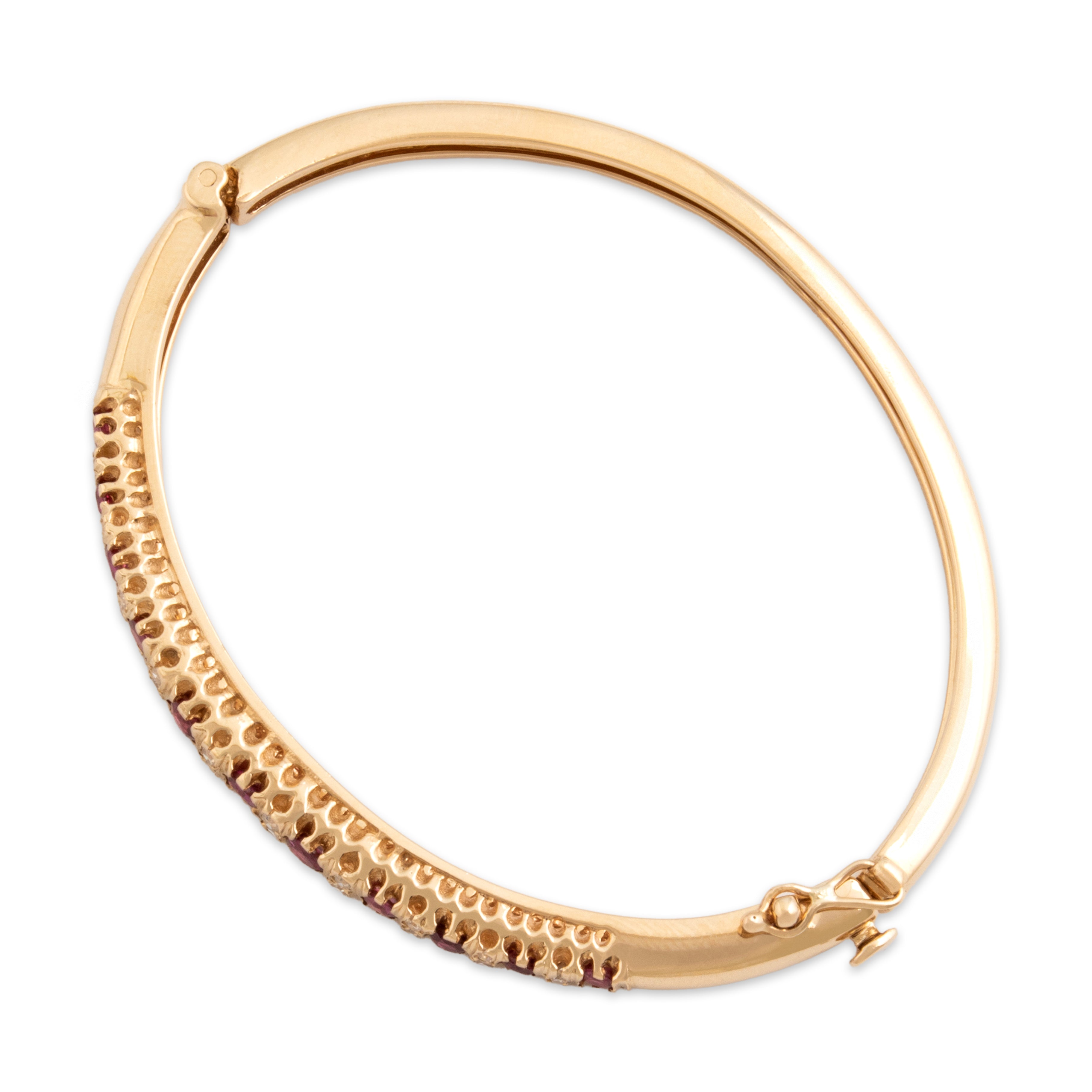 Vintage 14k Yellow Gold 1.01cttw Ruby Diamond Incredible Glittering Ribbed Setting Bangle Bracelet - detail view #2