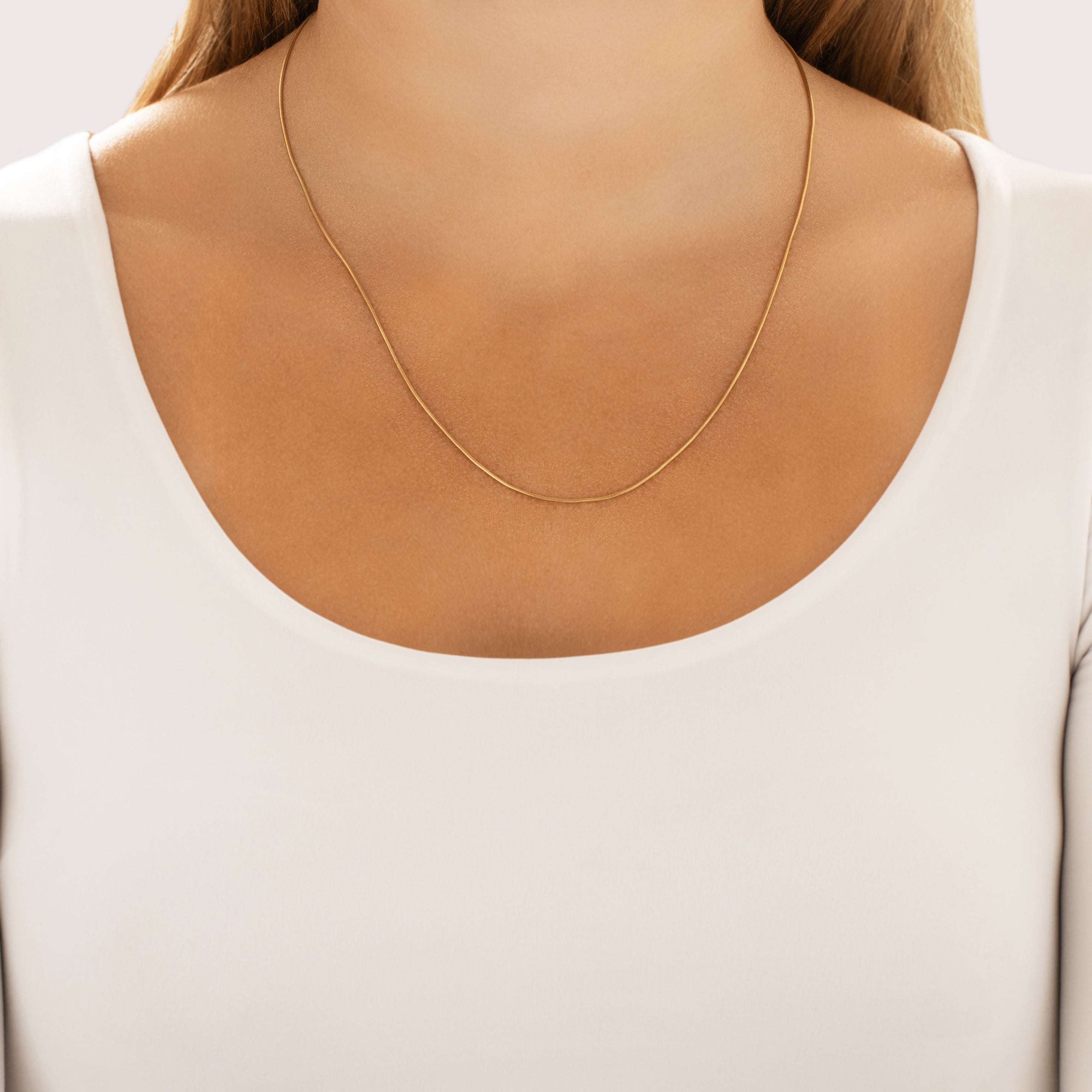 Vintage Italian 18k Yellow Gold 1mm Quintessential Sinuous Snake Chain - On model view
