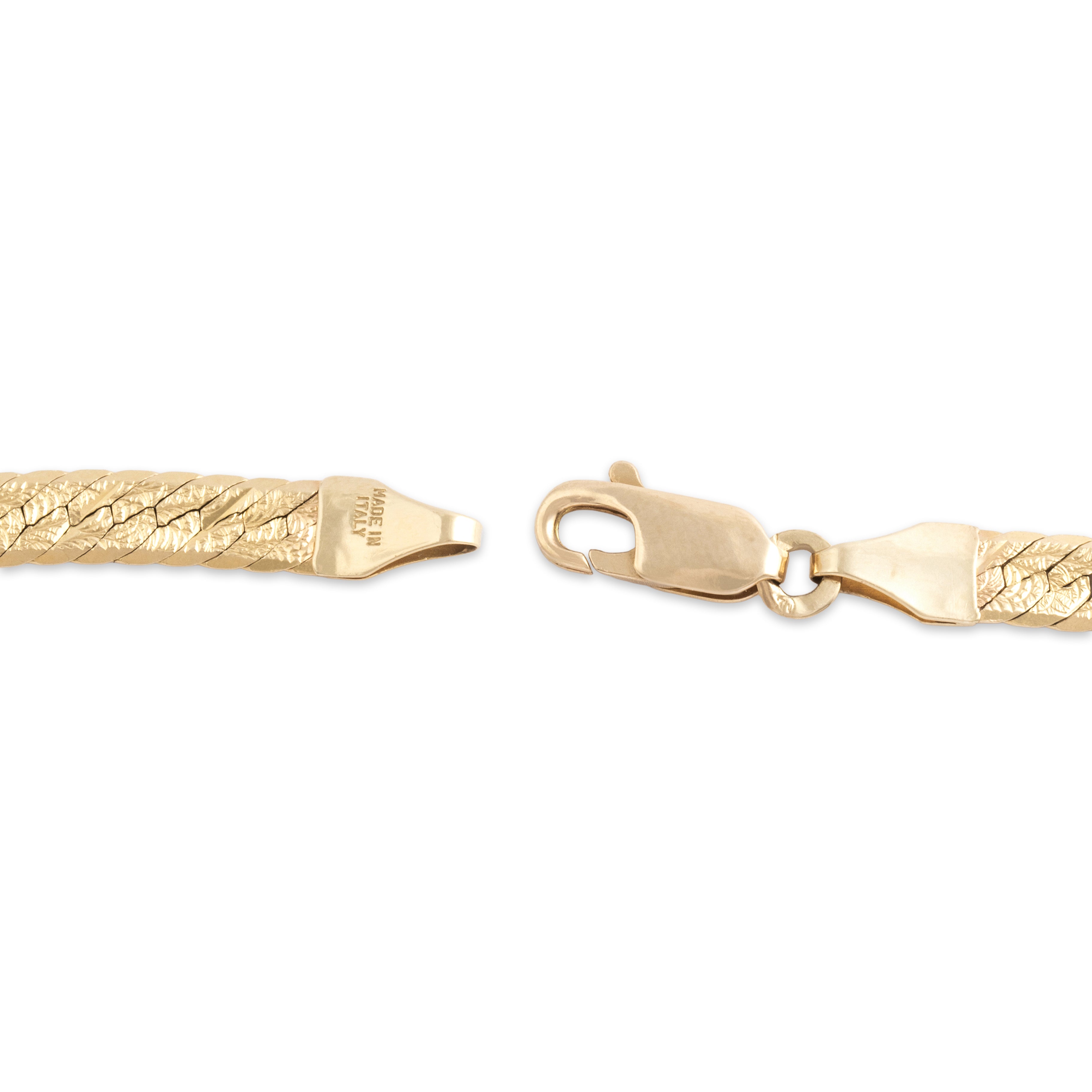 Vintage Italian 14k Yellow Gold Sleek Flat Patterned Textured Bracelet - clasp view