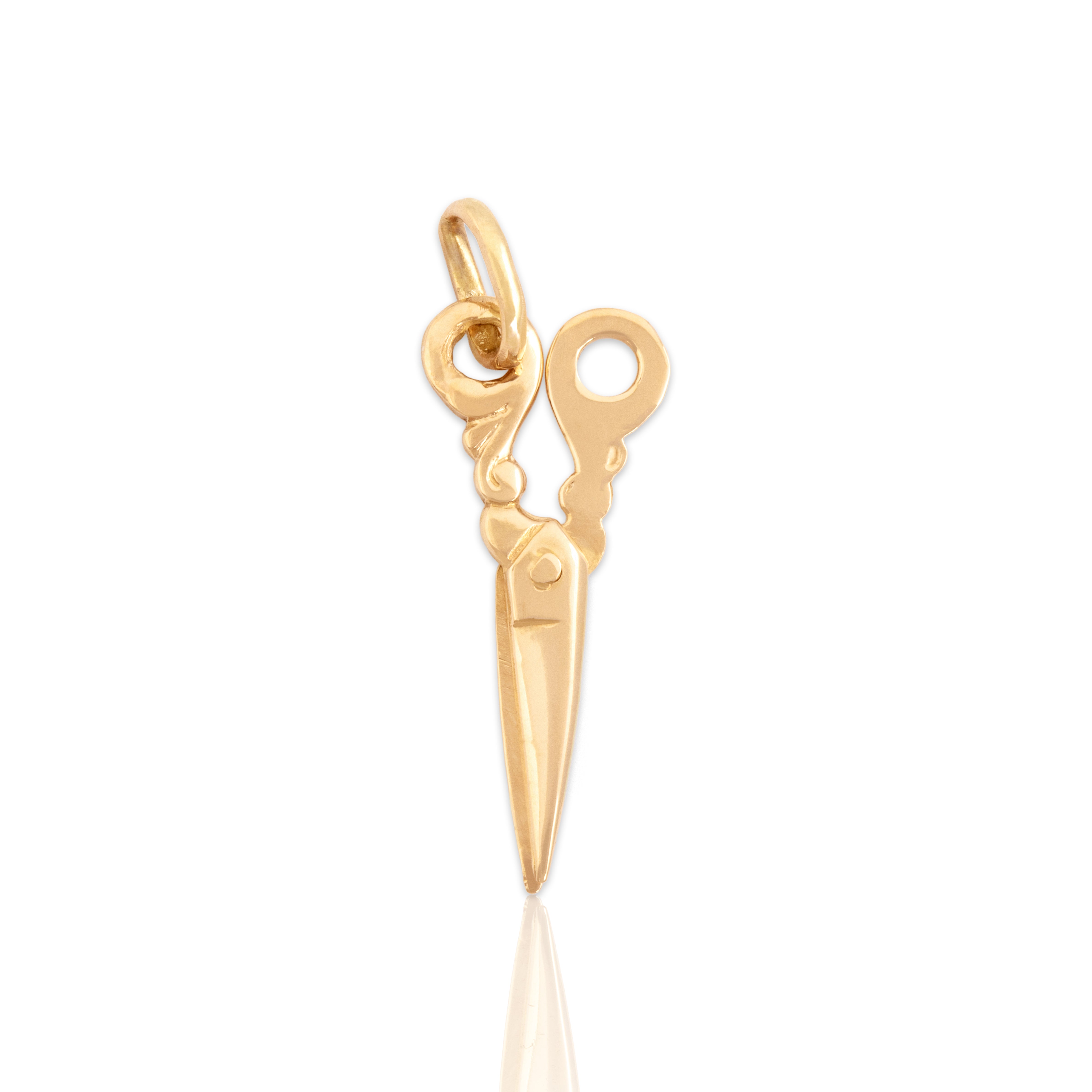 Vintage 18k Yellow Gold Lovely Snippy Scissors Charm / Pendant - Close-up view