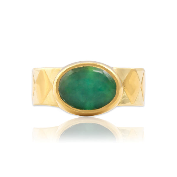 Vintage 18k Yellow Gold Green Chalcedony Artistic Checkerboard Wide Band Ring - Close-up view