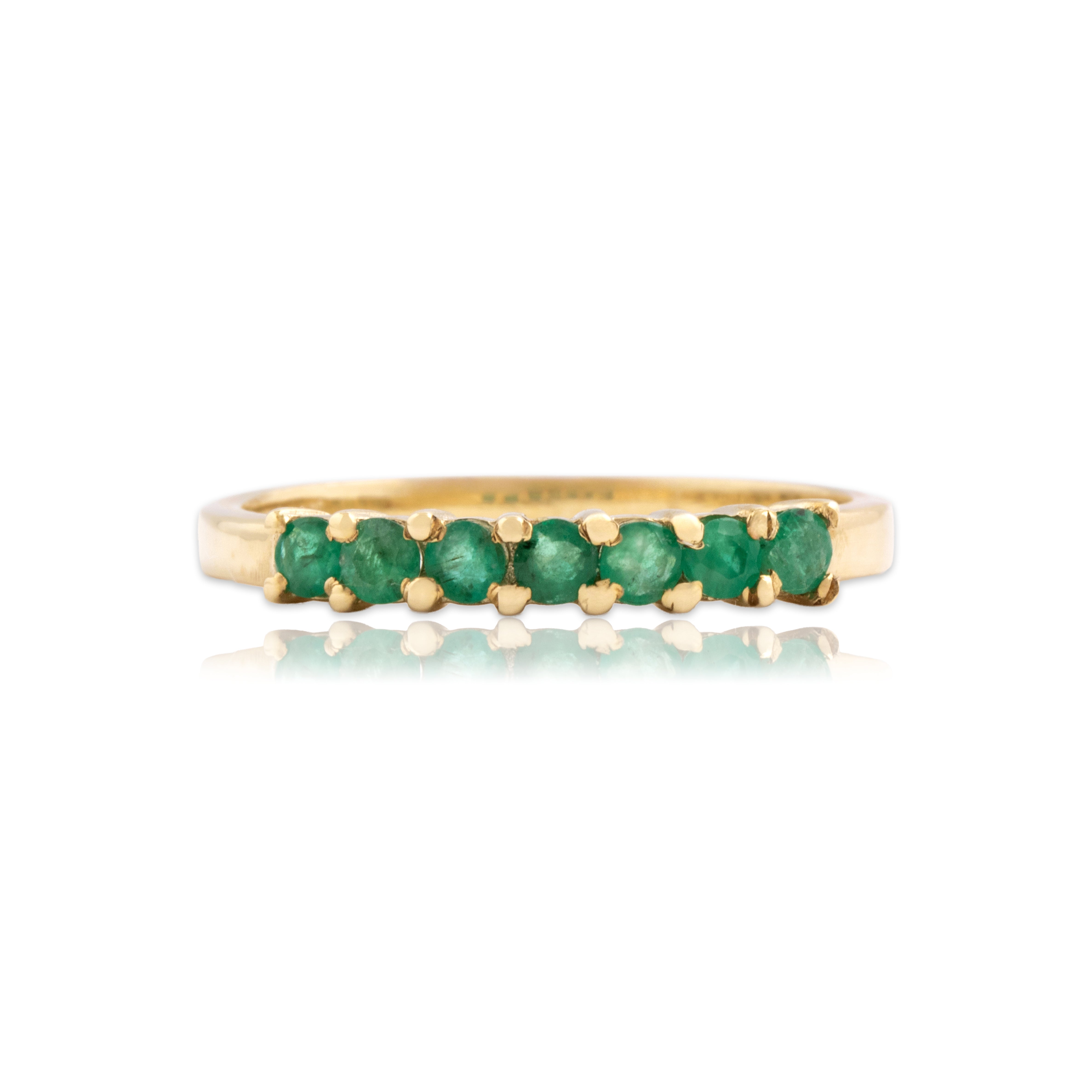 Vintage 10k Yellow Gold Emerald Bright Round Line Band Ring - Close-up view