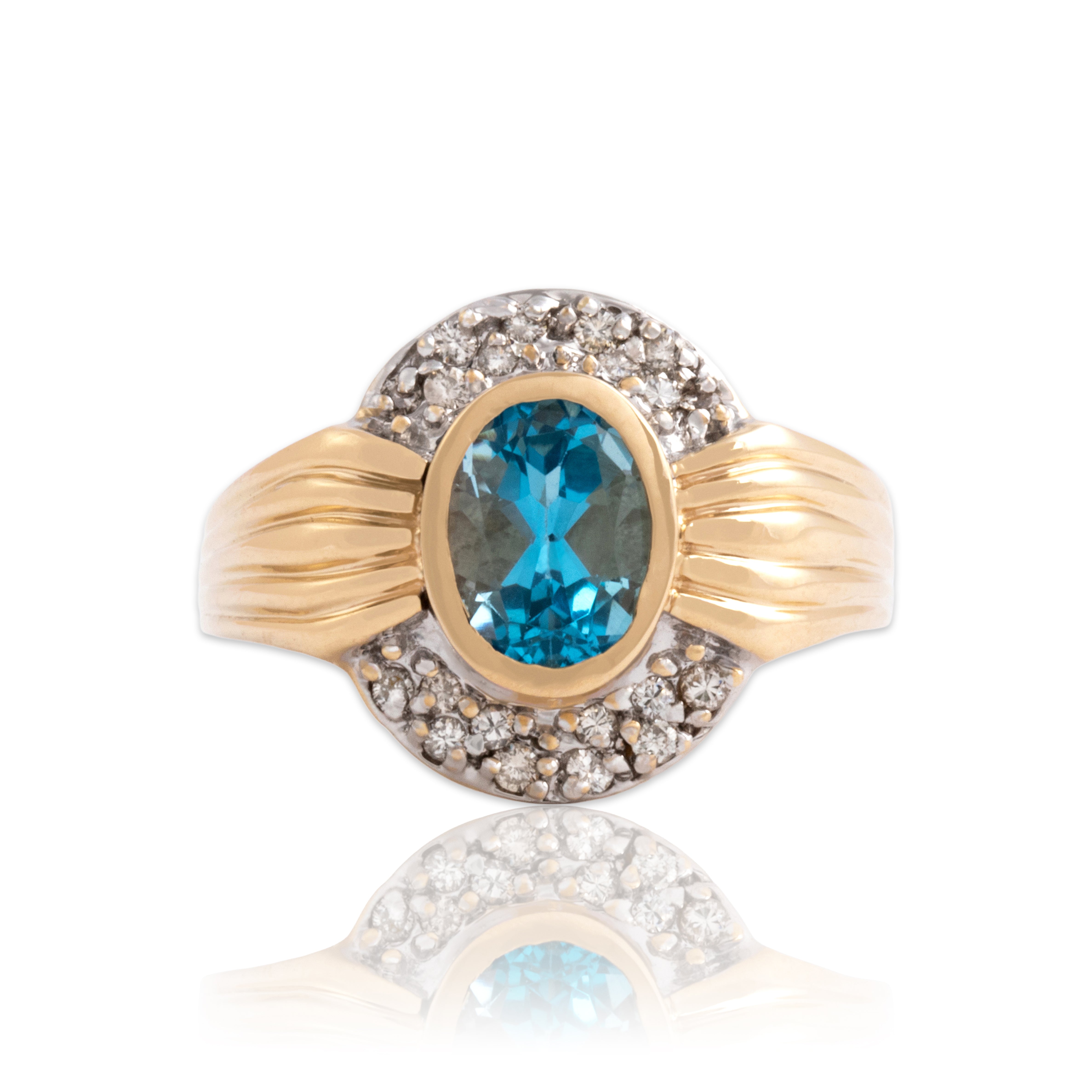 Vintage 10k Yellow & White Gold 1.51ct Blue Topaz Diamond Ribbed Accented Disc Ring - Close-up view