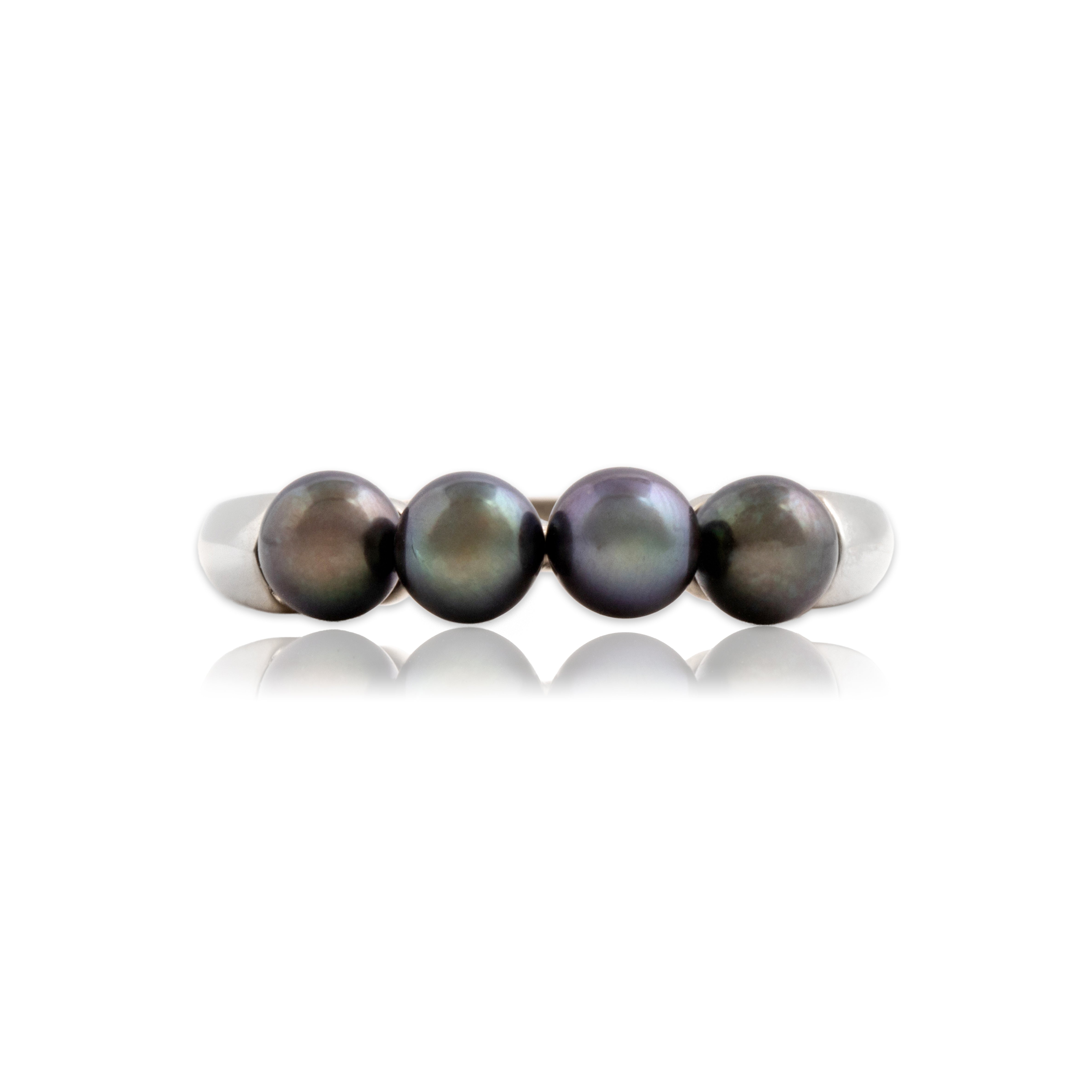 Vintage 14k White Gold Tahitian Pearl Chic Gleaming Row Ring - Close-up view